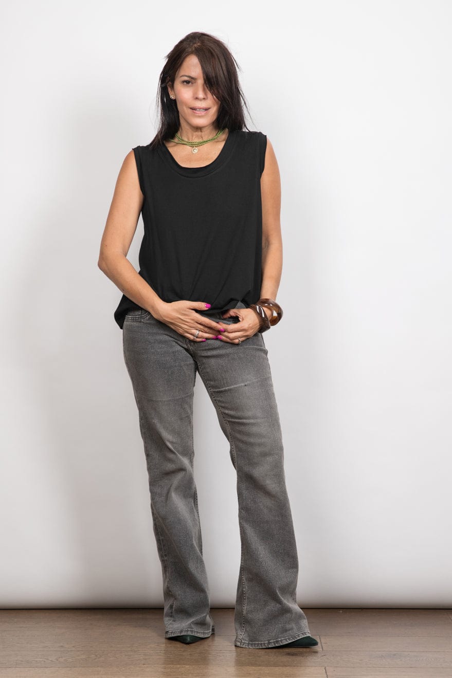 ELLI גופיה שחורה מעוצבת