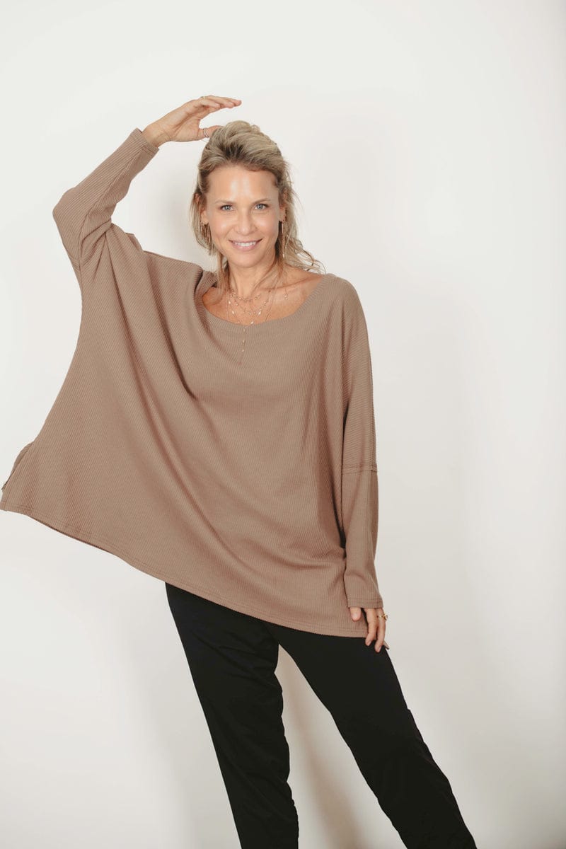 LARRY חולצה אוברסייז קאמל