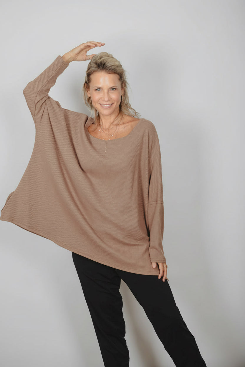 LARRY חולצה אוברסייז קאמל