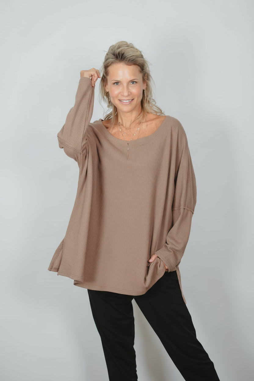 LARRY חולצה אוברסייז קאמל