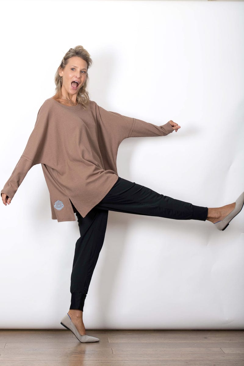 LARRY חולצה אוברסייז קאמל