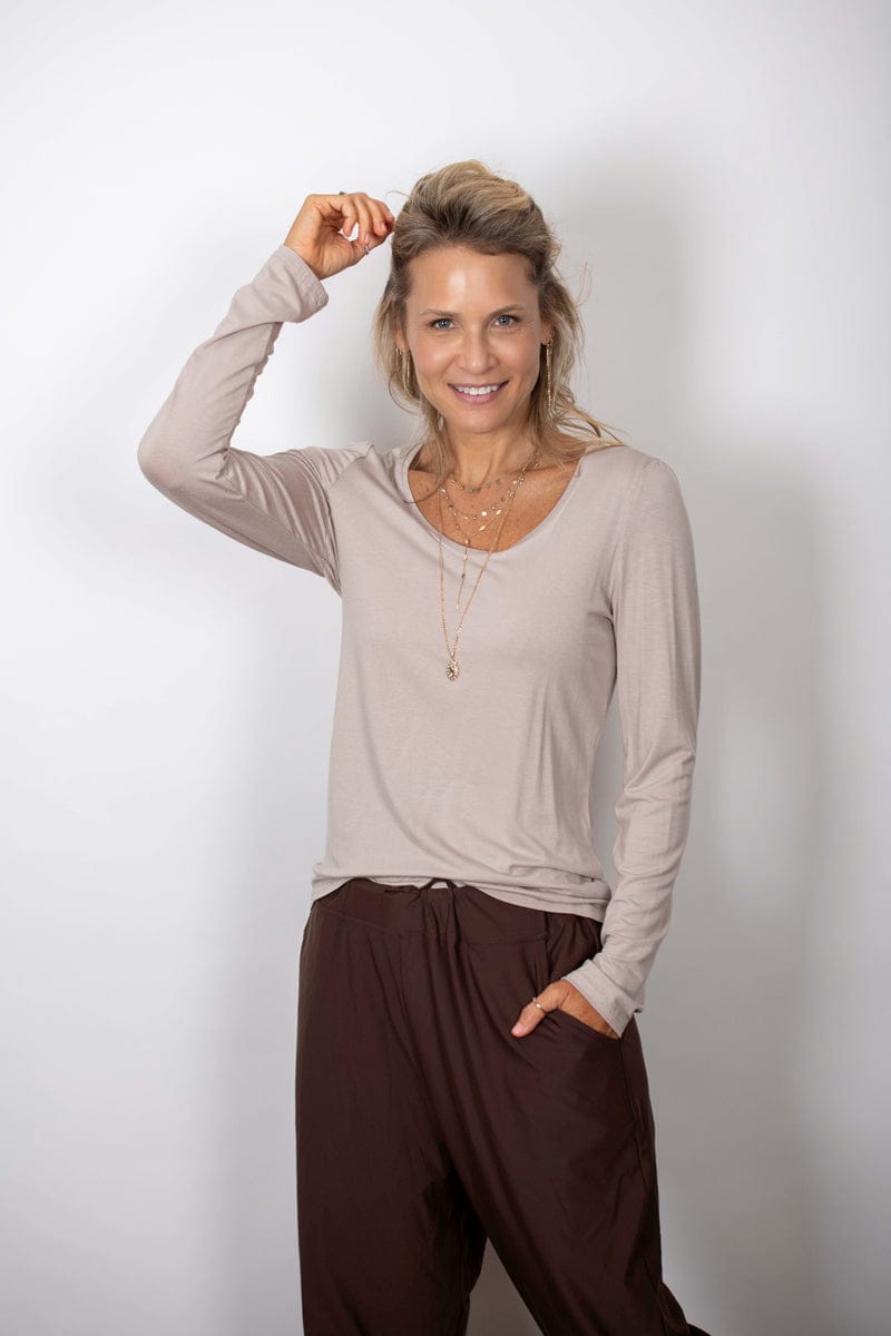 SAGIE חולצה בייסיק קאמל