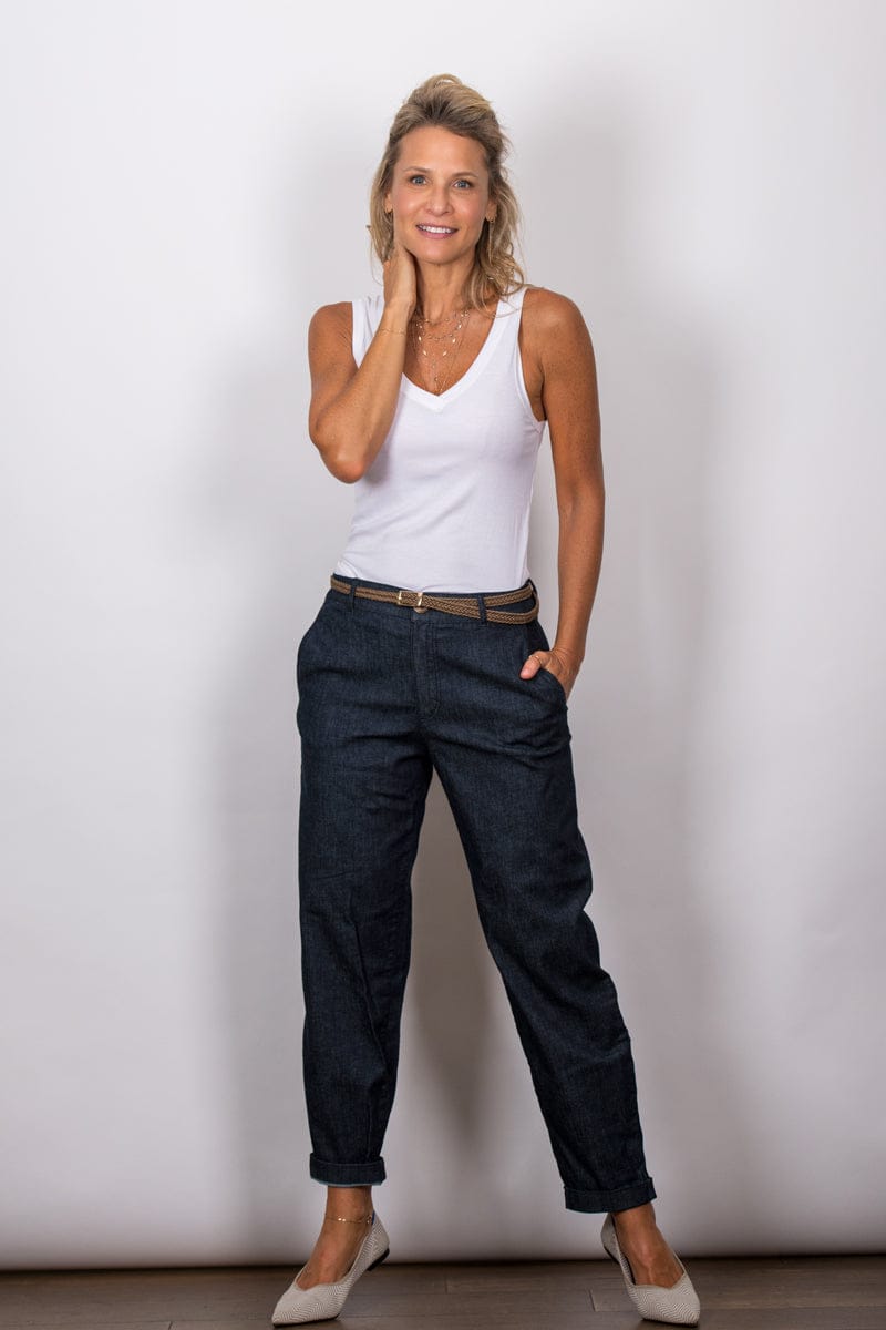 SINGAPORE גופיה מפתח וי לבנה