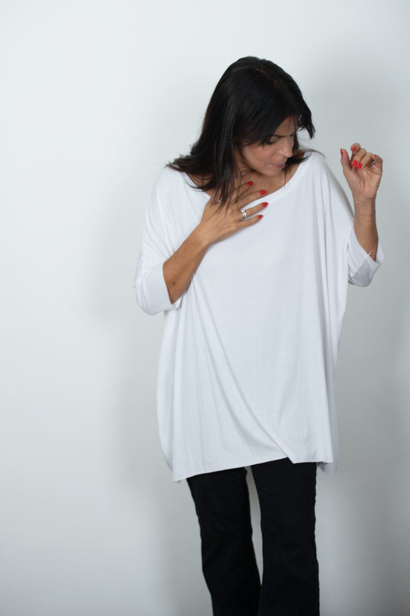 TOKYO חולצת אוברסייז לבנה