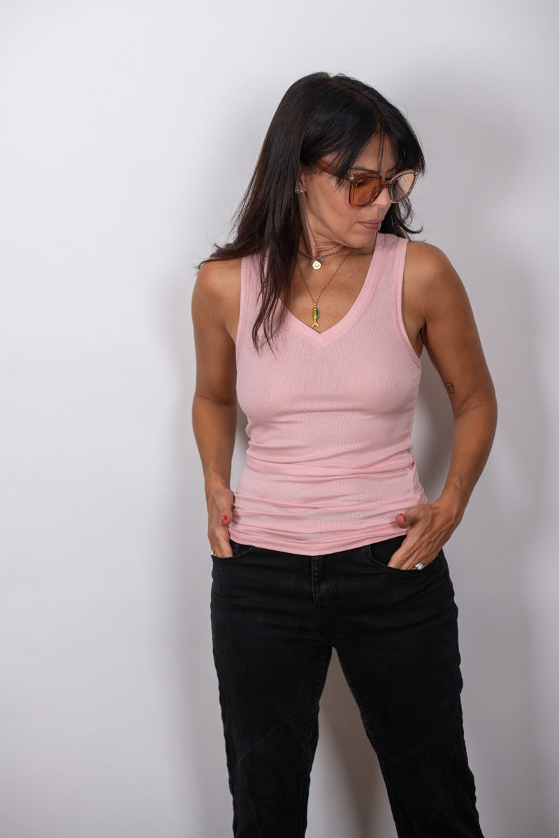 SINGAPORE גופיה מפתח וי ורודה