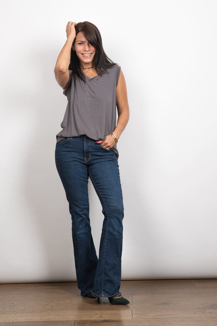 ELLI גופיה אפורה מעוצבת