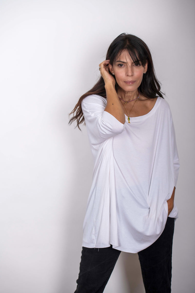 TOKYO חולצת אוברסייז לבנה