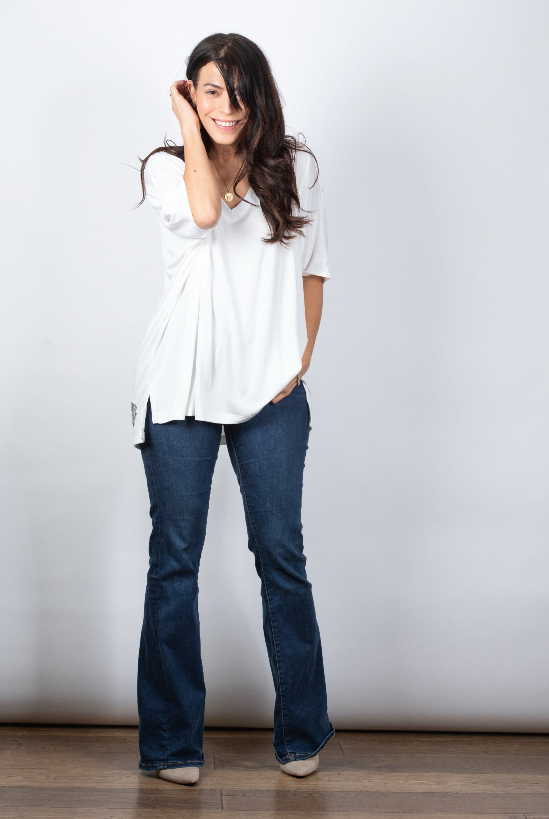 EOS V חולצה אוברסייז לבנה