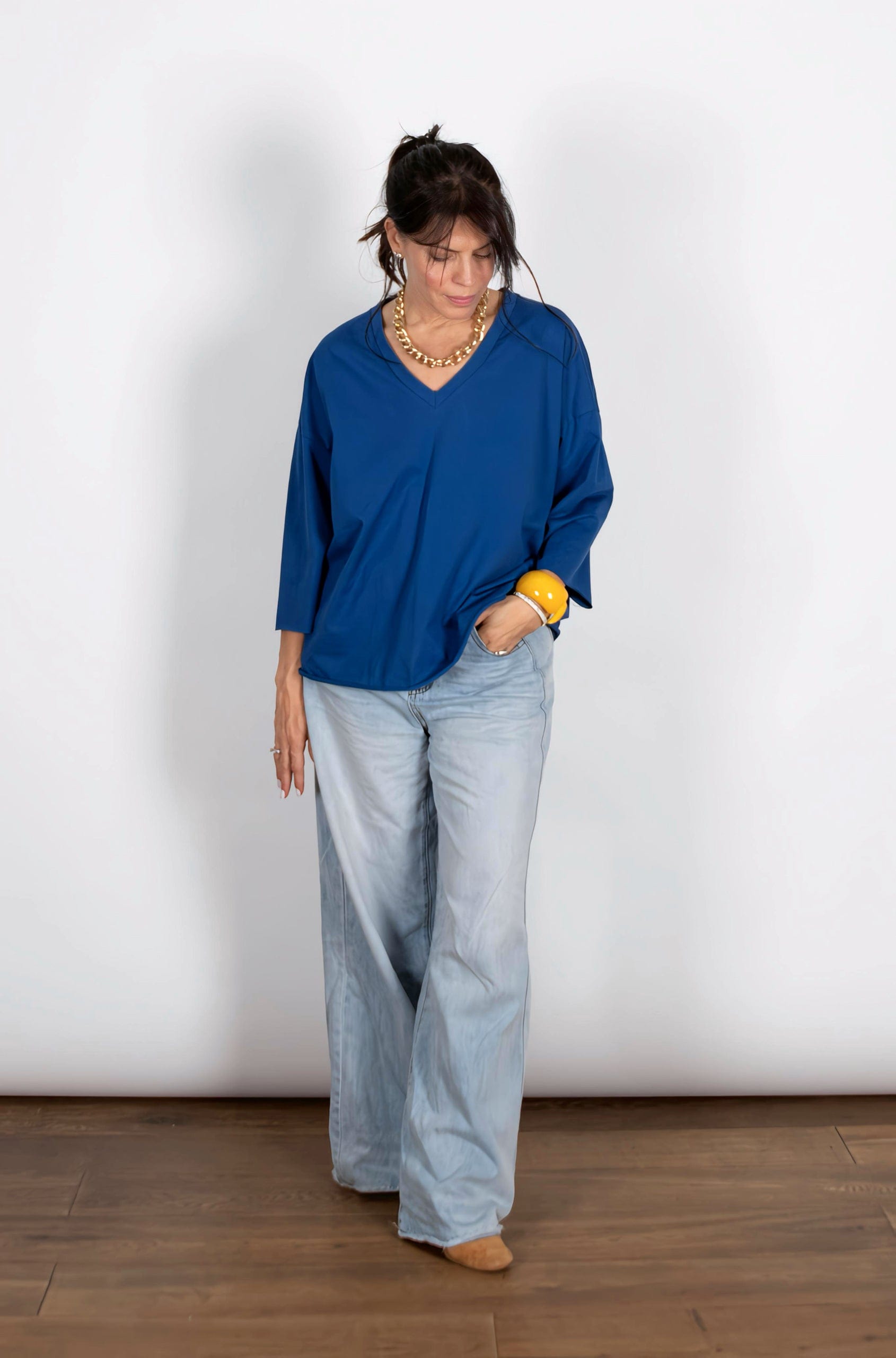 DANIEL כחולה V חולצה אוברסייז image 5