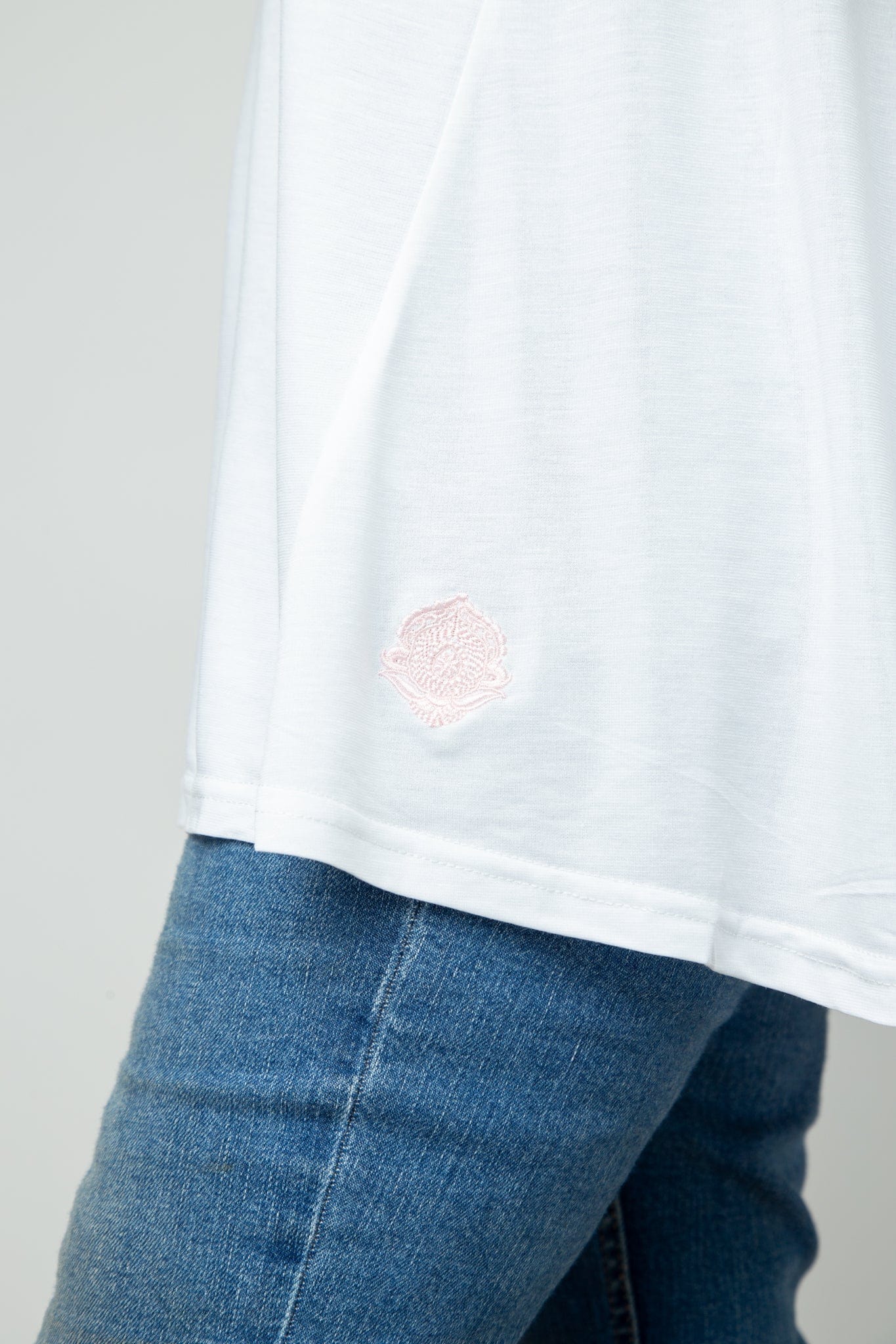 SIX V  גופייה לבנה image 3