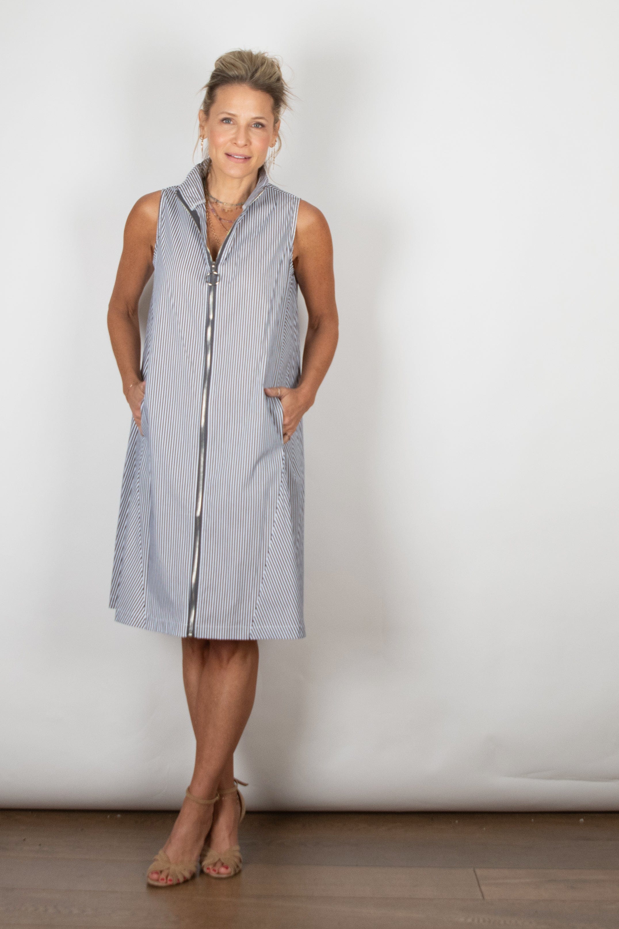 SHAKIRA  שמלה שחורה פסים לבן ריצ׳רצ image 7