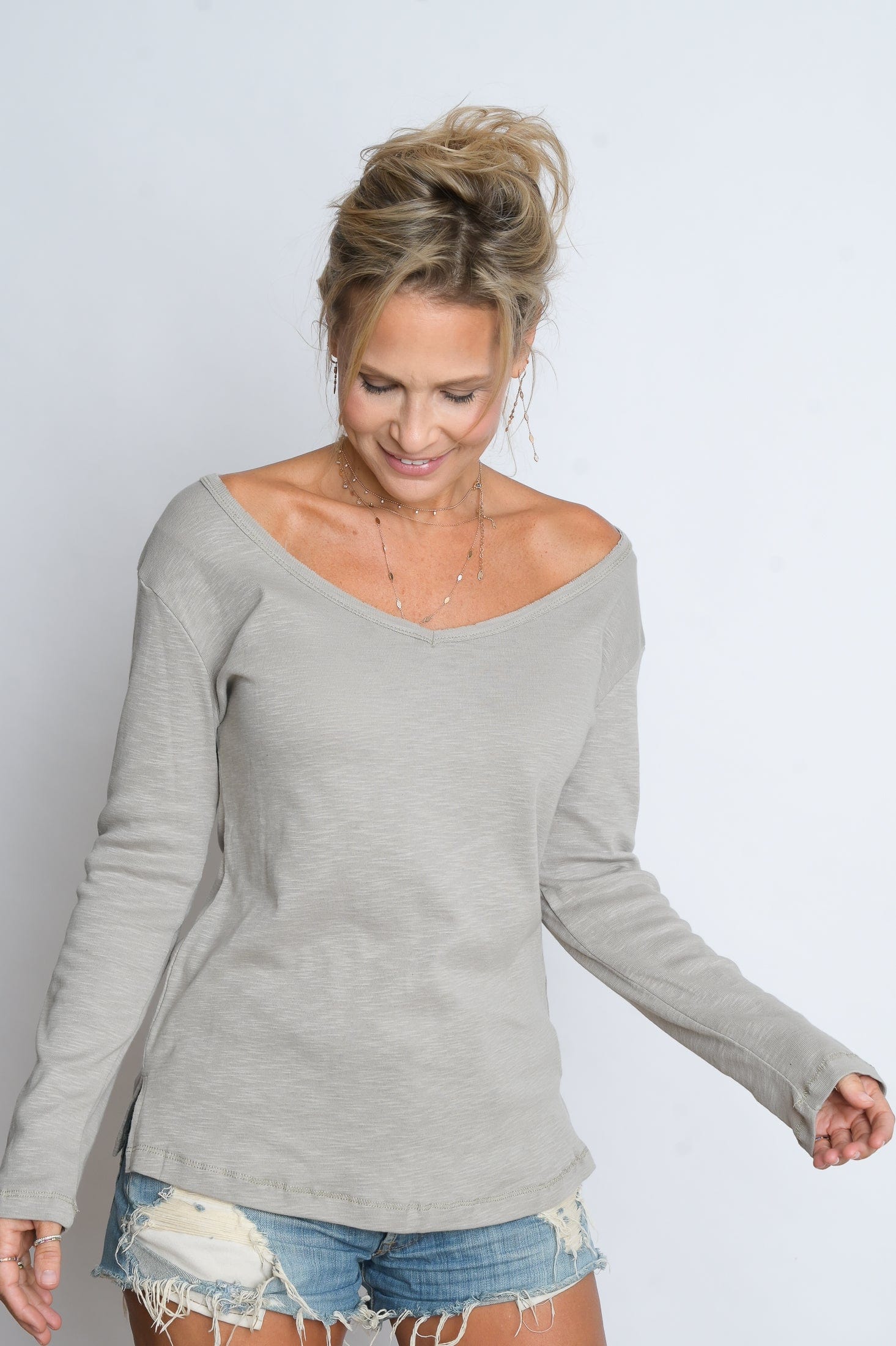 E SHIRT ביסיק V חולצה image 8