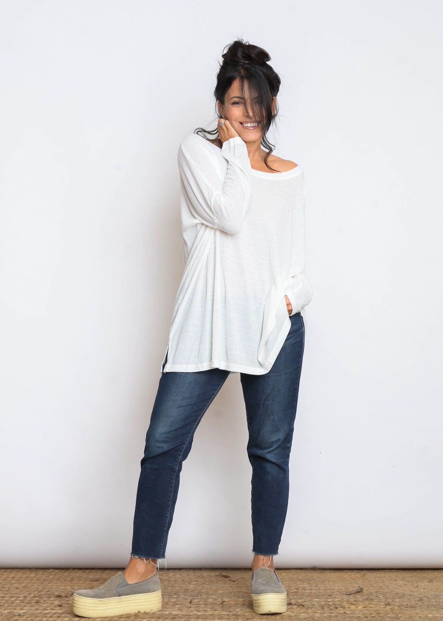 O SHIRT חולצה לבנה אוברסייז image 2