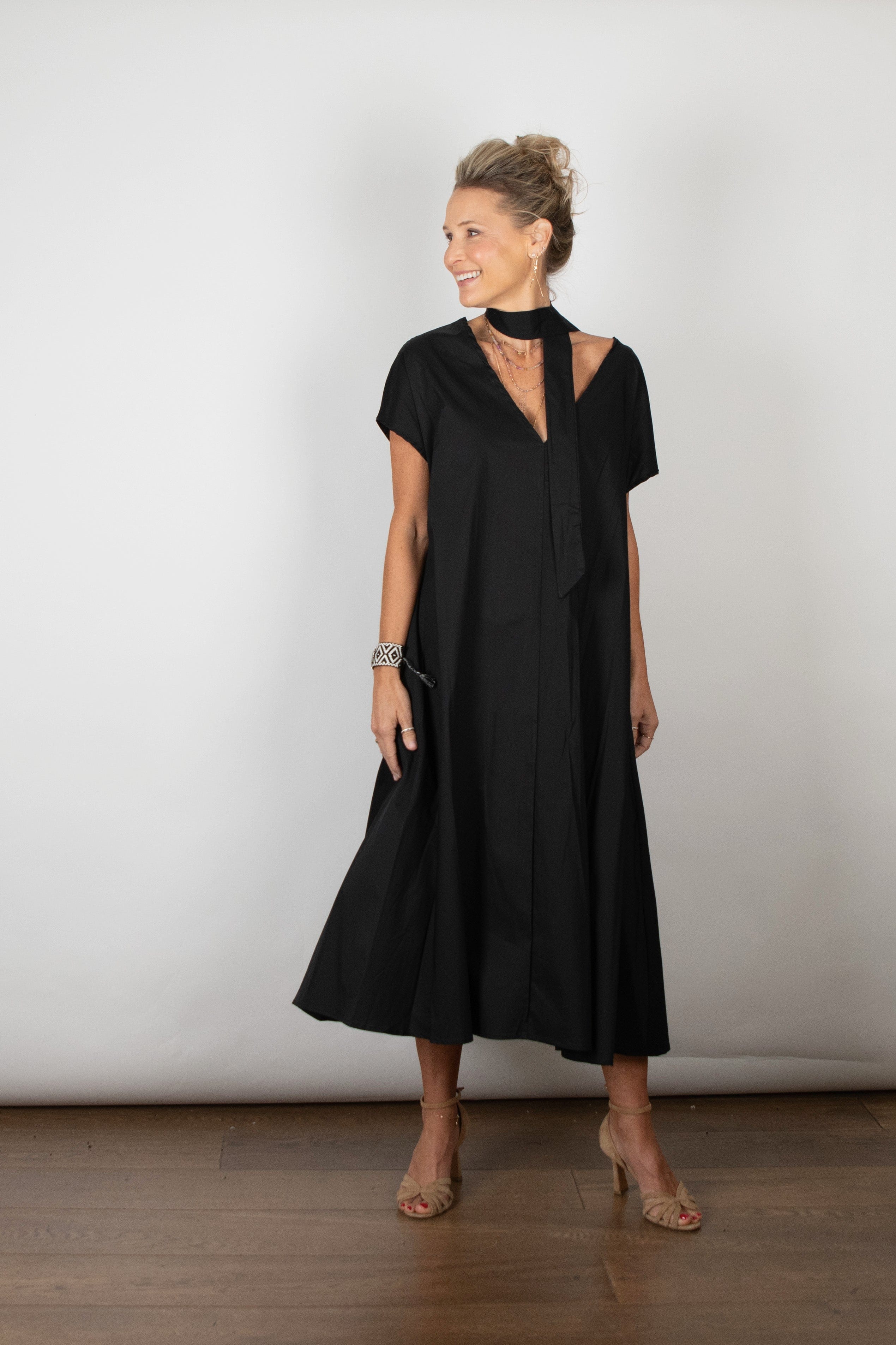 WINEHOUSE V שמלה שחורה אוברסייז image 12