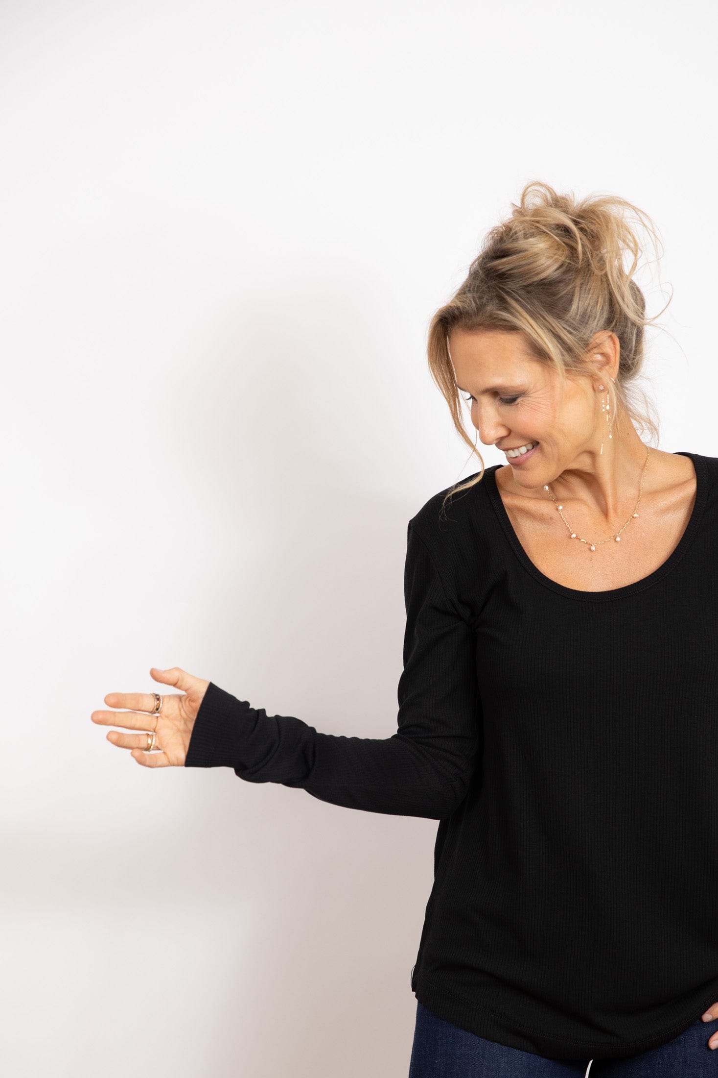 M SHIRT  חולצה שחורה בייסיק image 7