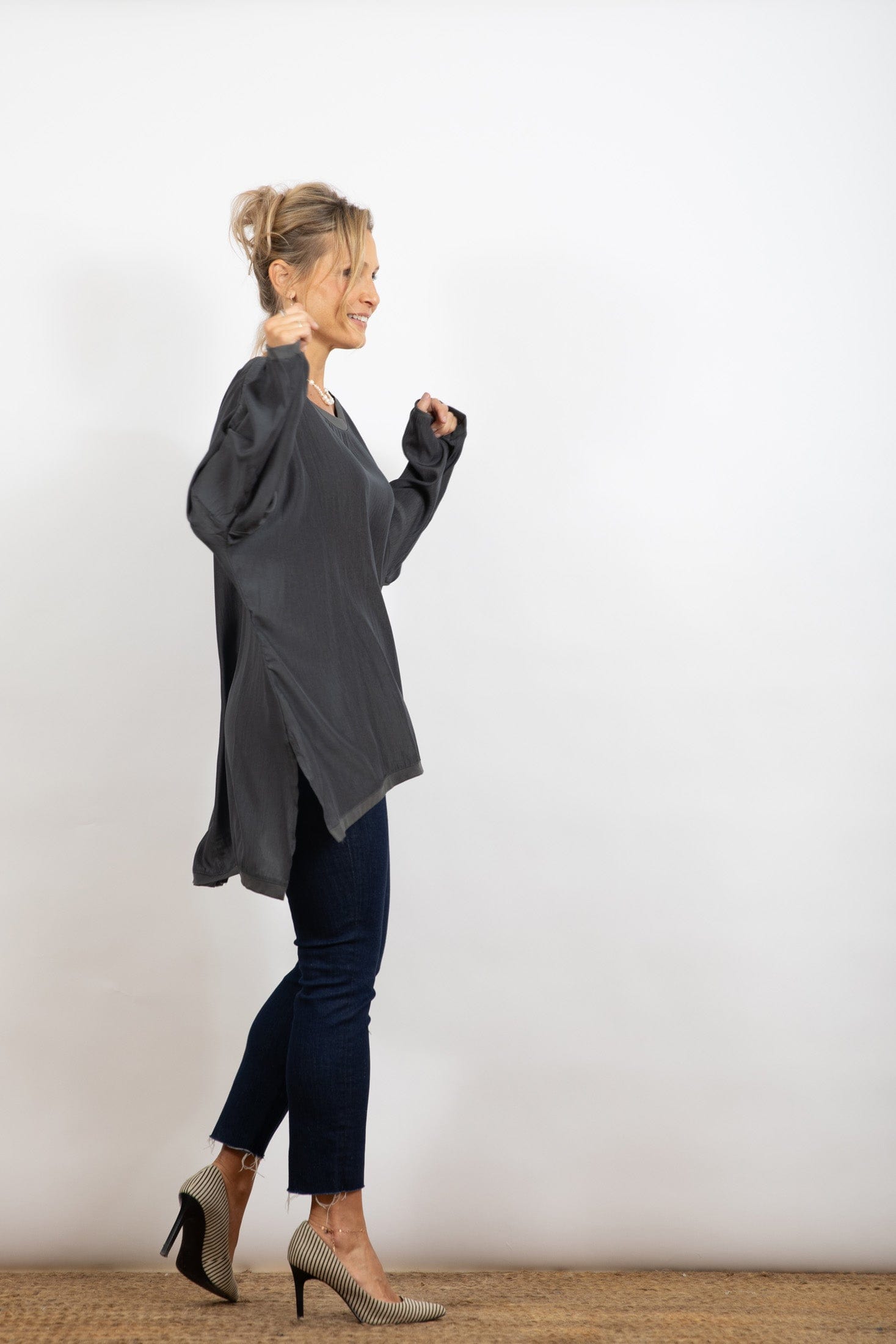 ALT חולצה אפורה אוברסייז image 1