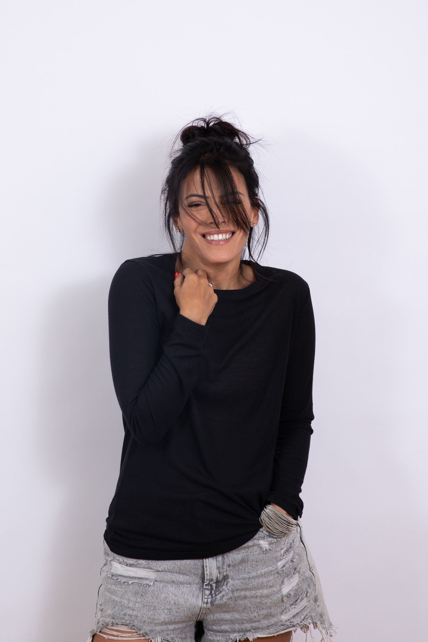 P SHIRT  חולצה שחורה בייסיק image 4