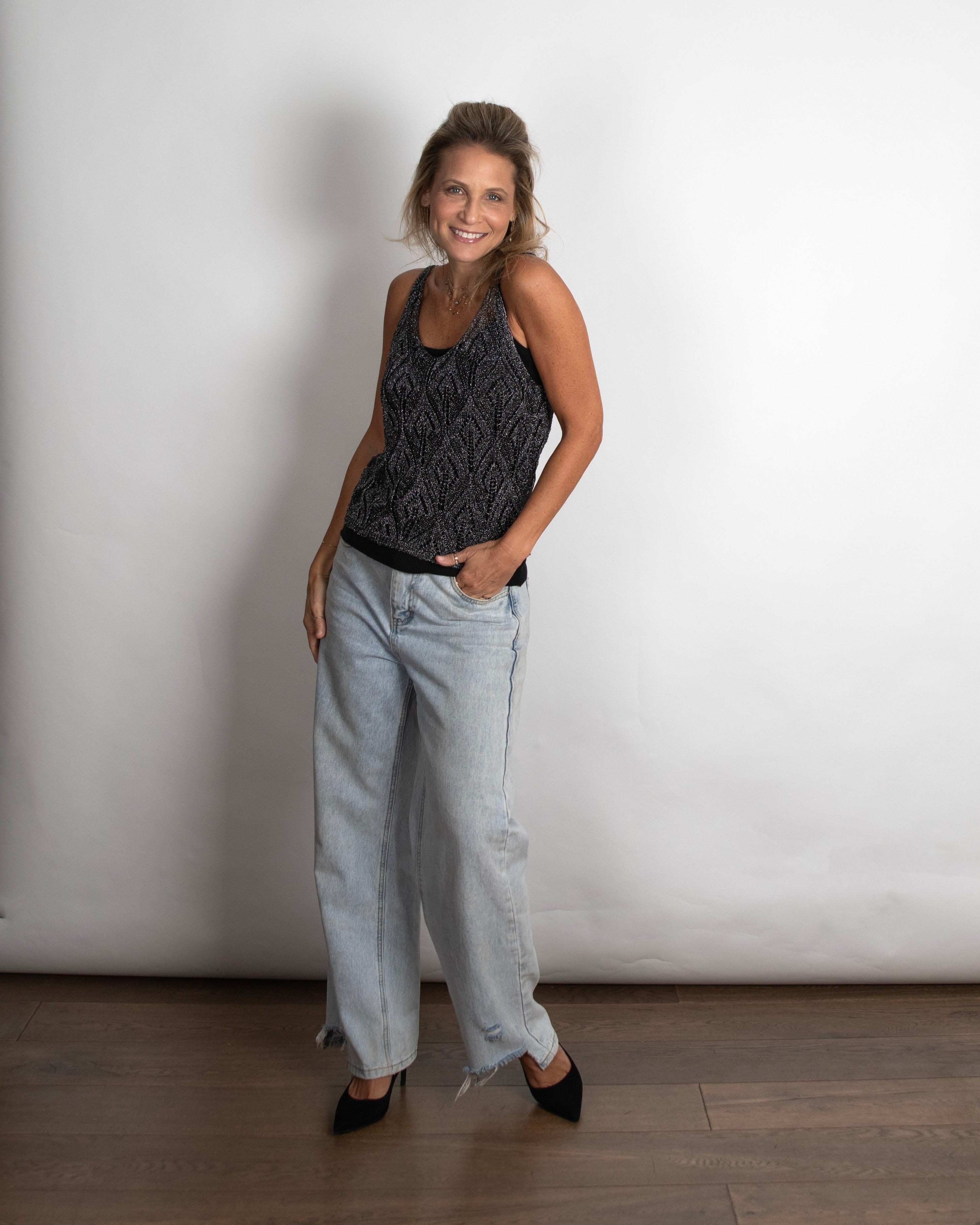 ALLICIA גופיית מנצנצת שחורה image 5