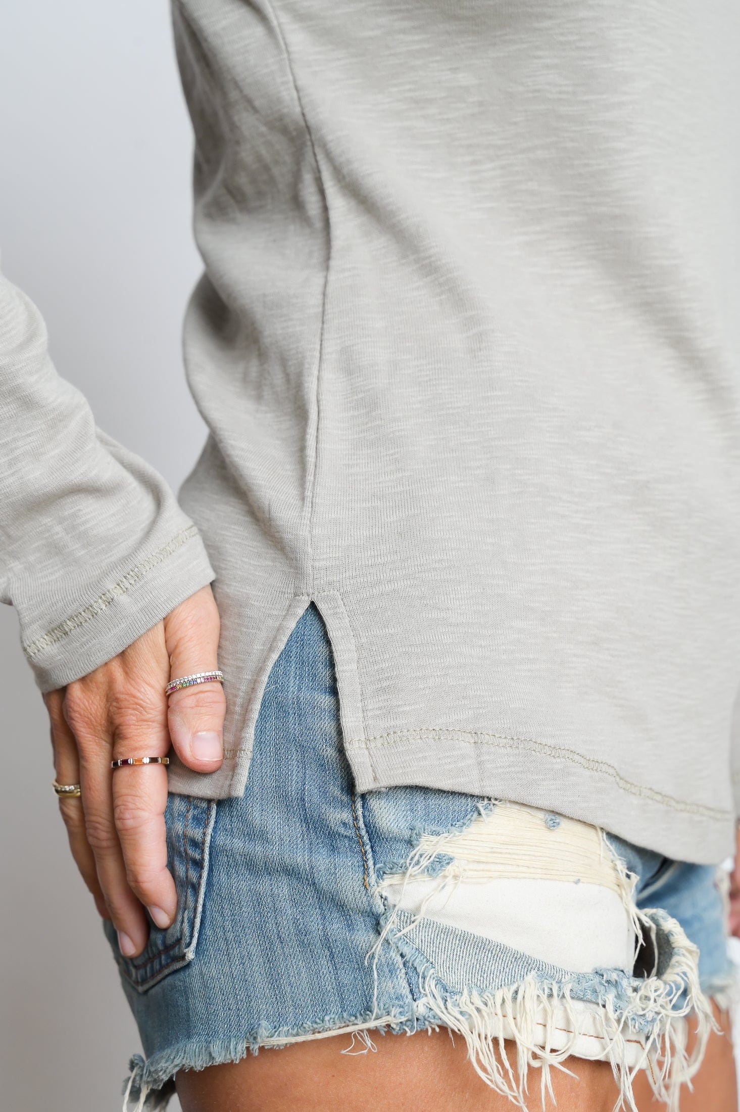 E SHIRT ביסיק V חולצה image 4