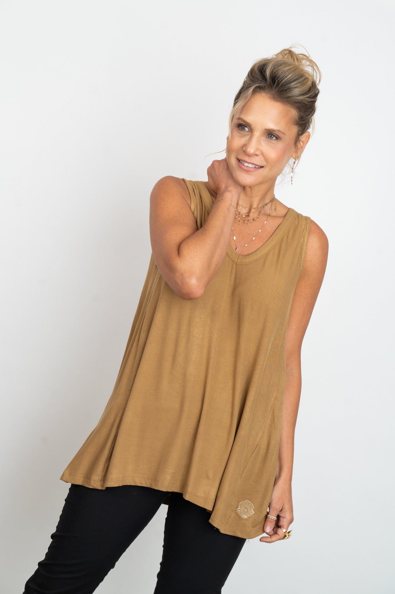 ME  V גופיה קאמל גזרה נפתחת image 0