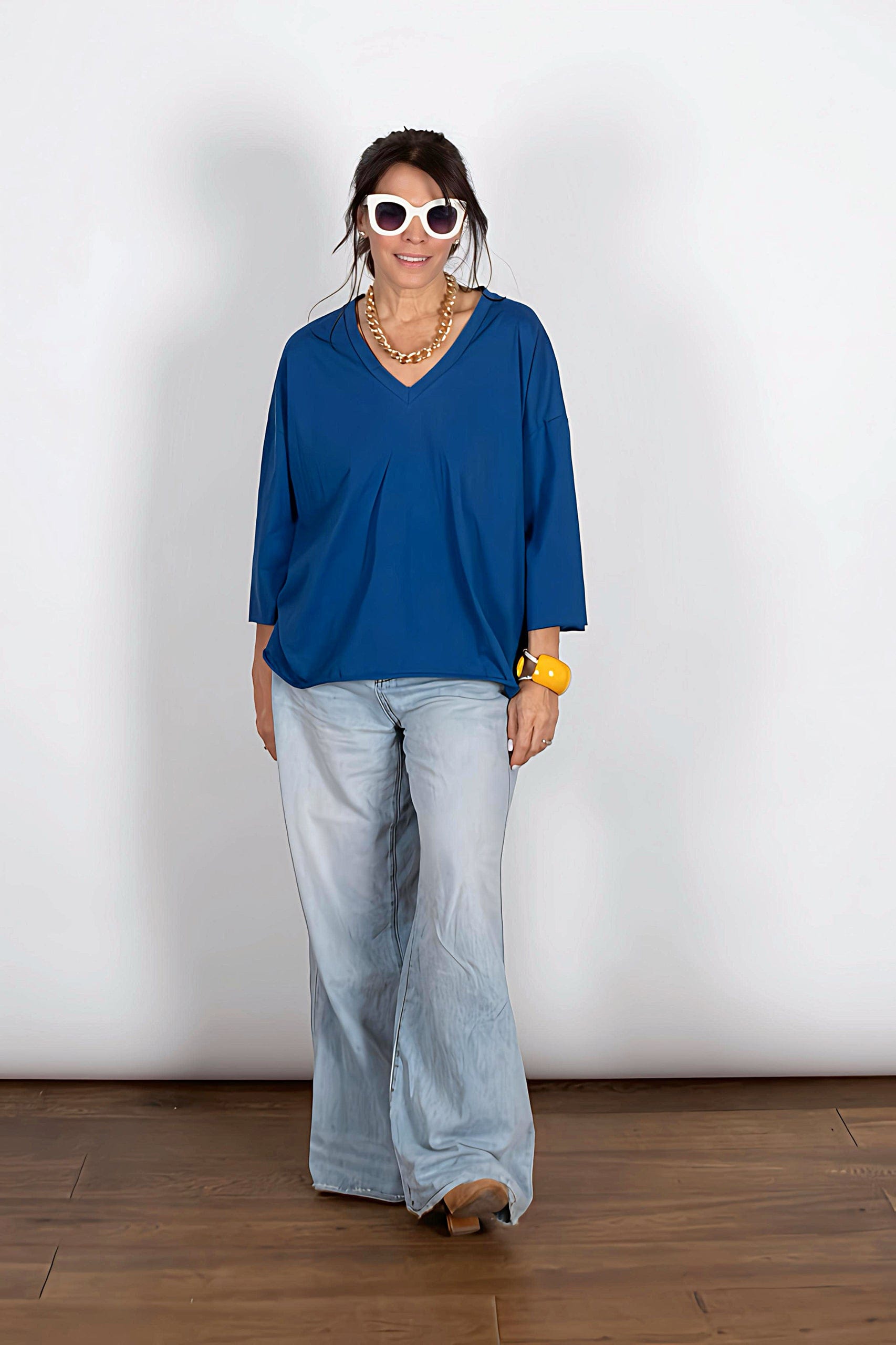 DANIEL כחולה V חולצה אוברסייז image 4