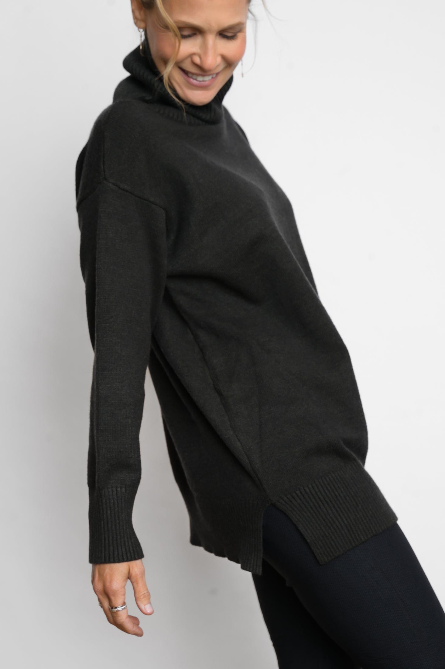 SYMI סריג גולף זית כהה image 4