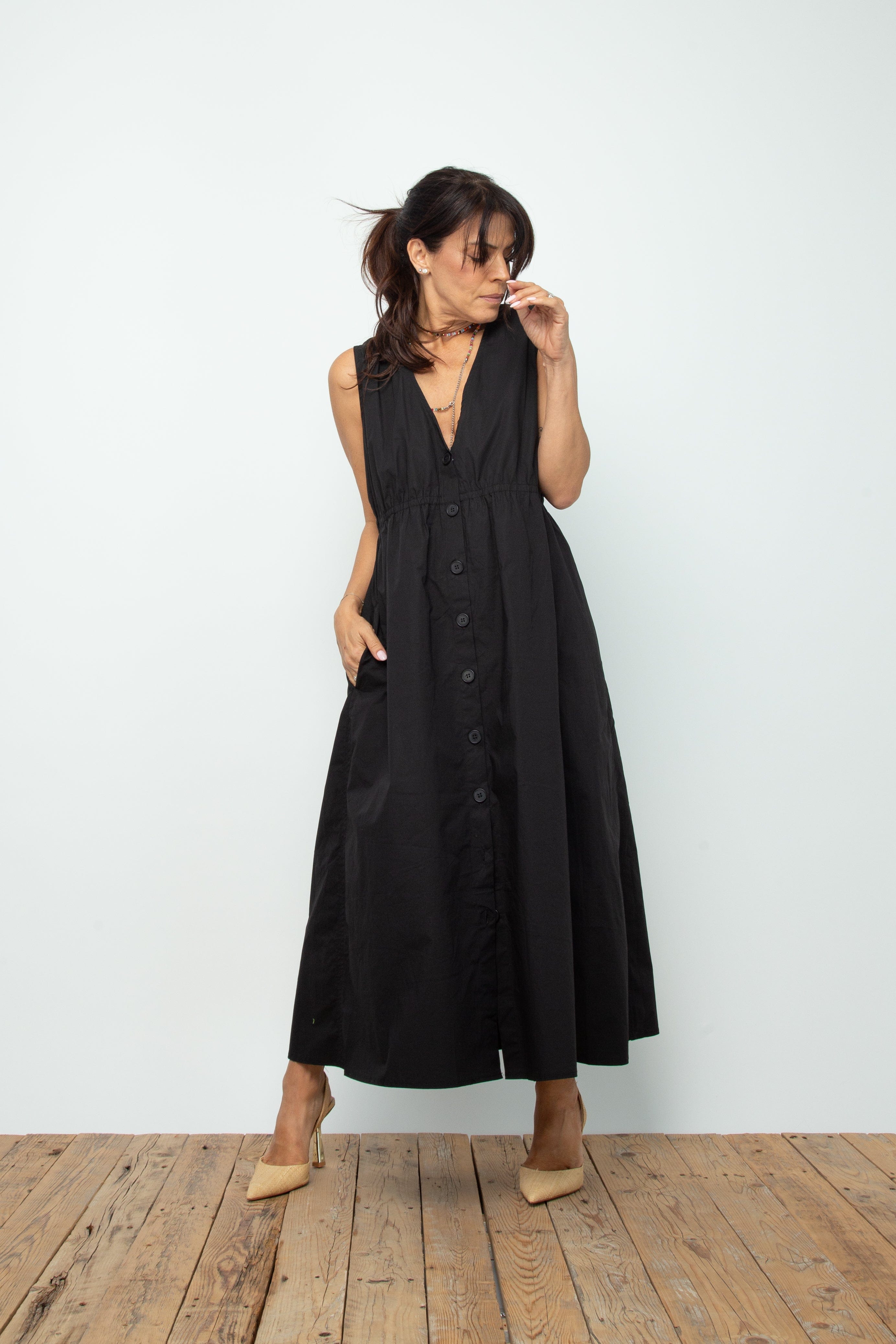 FOUR שמלה ללא שרוולים שחורה כפתורים image 5