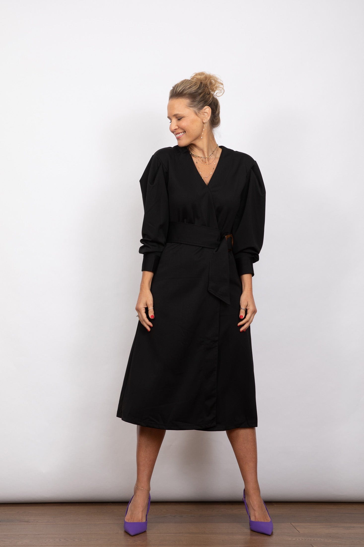 HERA שמלת מעטפת שחורה image 6