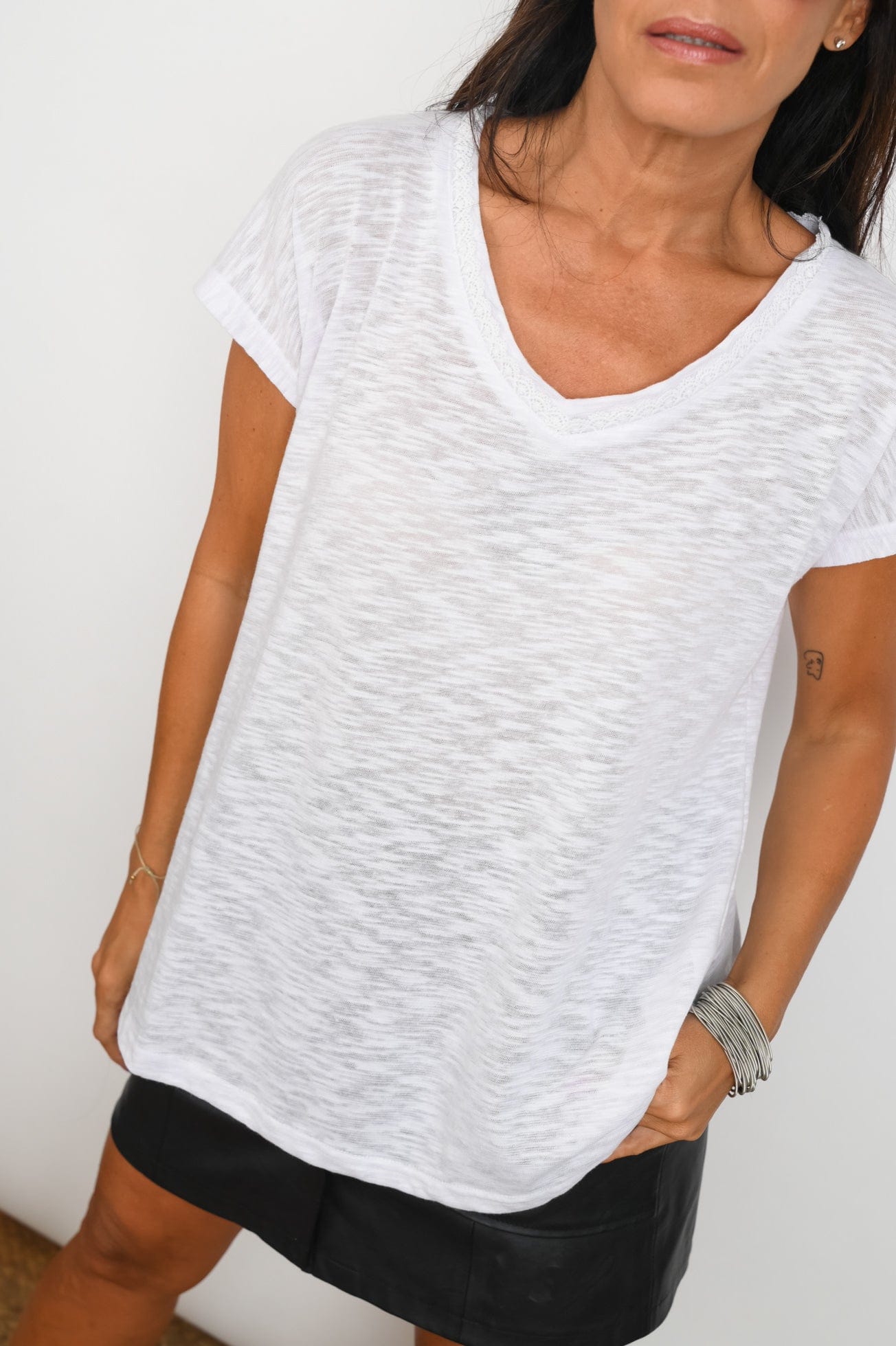 SAME V חולצה תחרה לבנה image 7