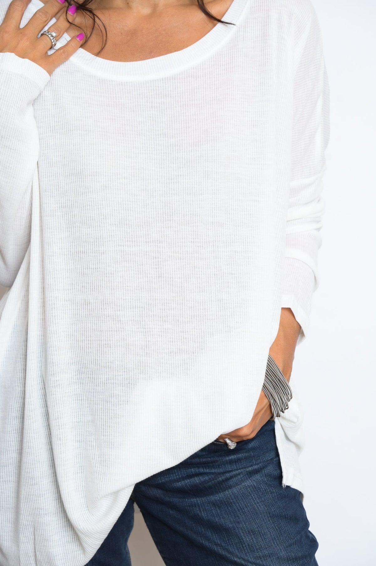 O SHIRT חולצה לבנה אוברסייז image 8