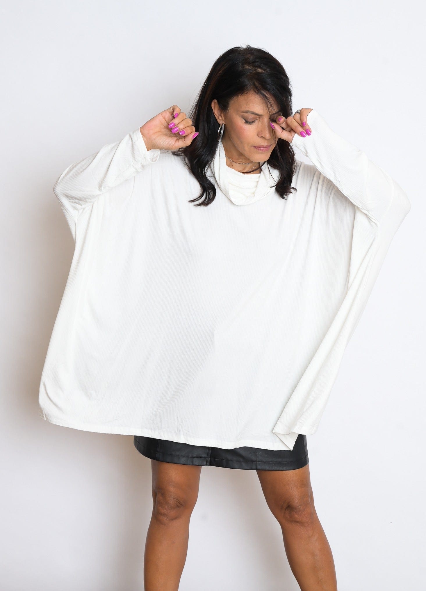 K SHIRT   גולף לבן אוברסייז image 1