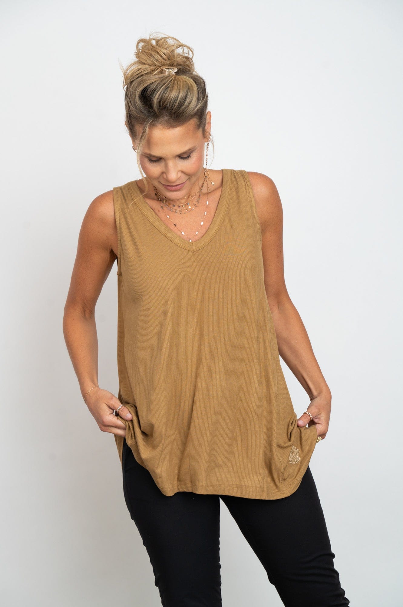 ME  V גופיה קאמל גזרה נפתחת image 1