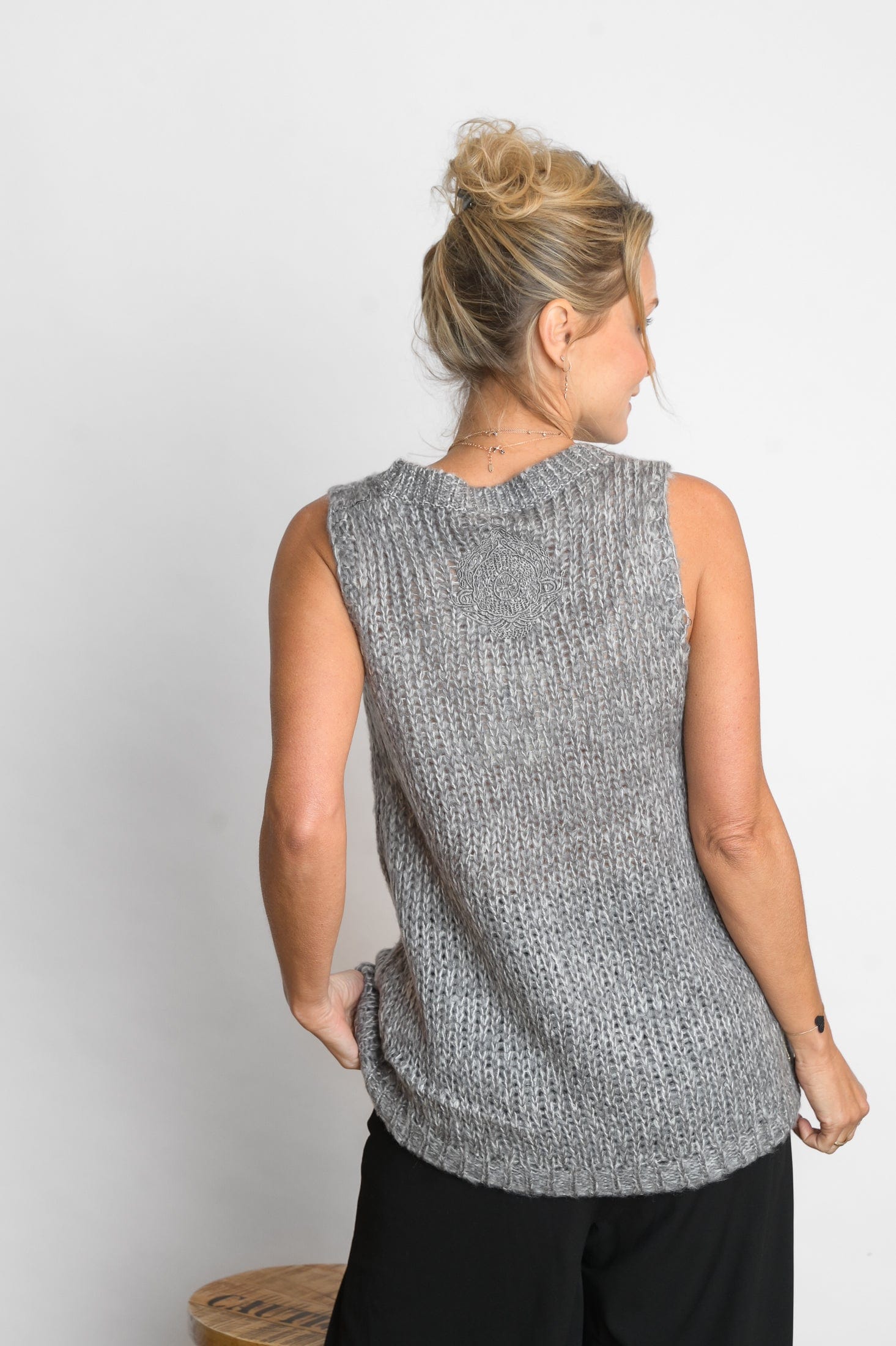 LOS  אפודה סריג אפור כהה image 6