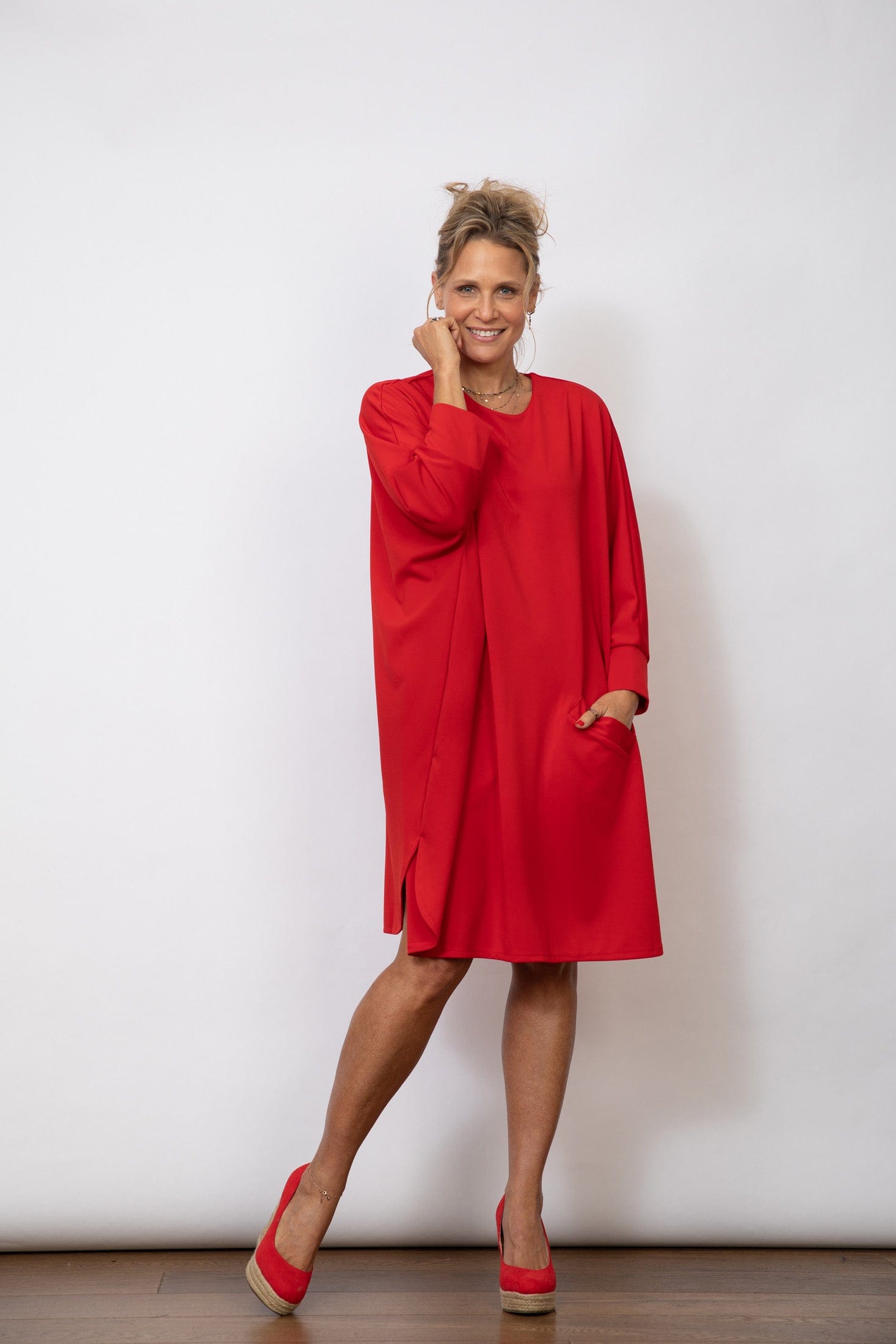 ERIS שמלה אדומה image 10