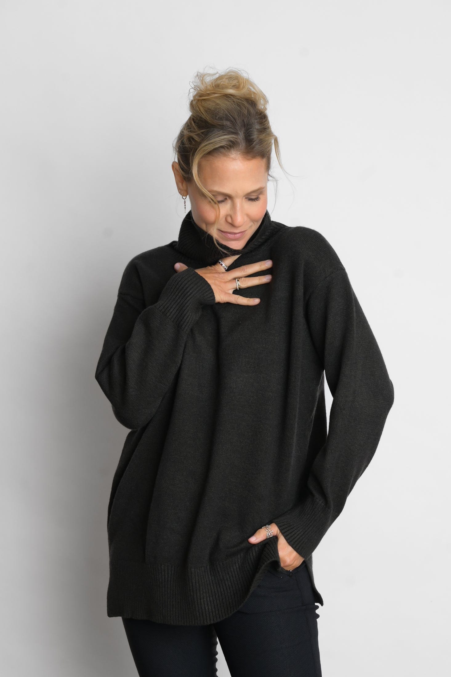 SYMI סריג גולף זית כהה image 2