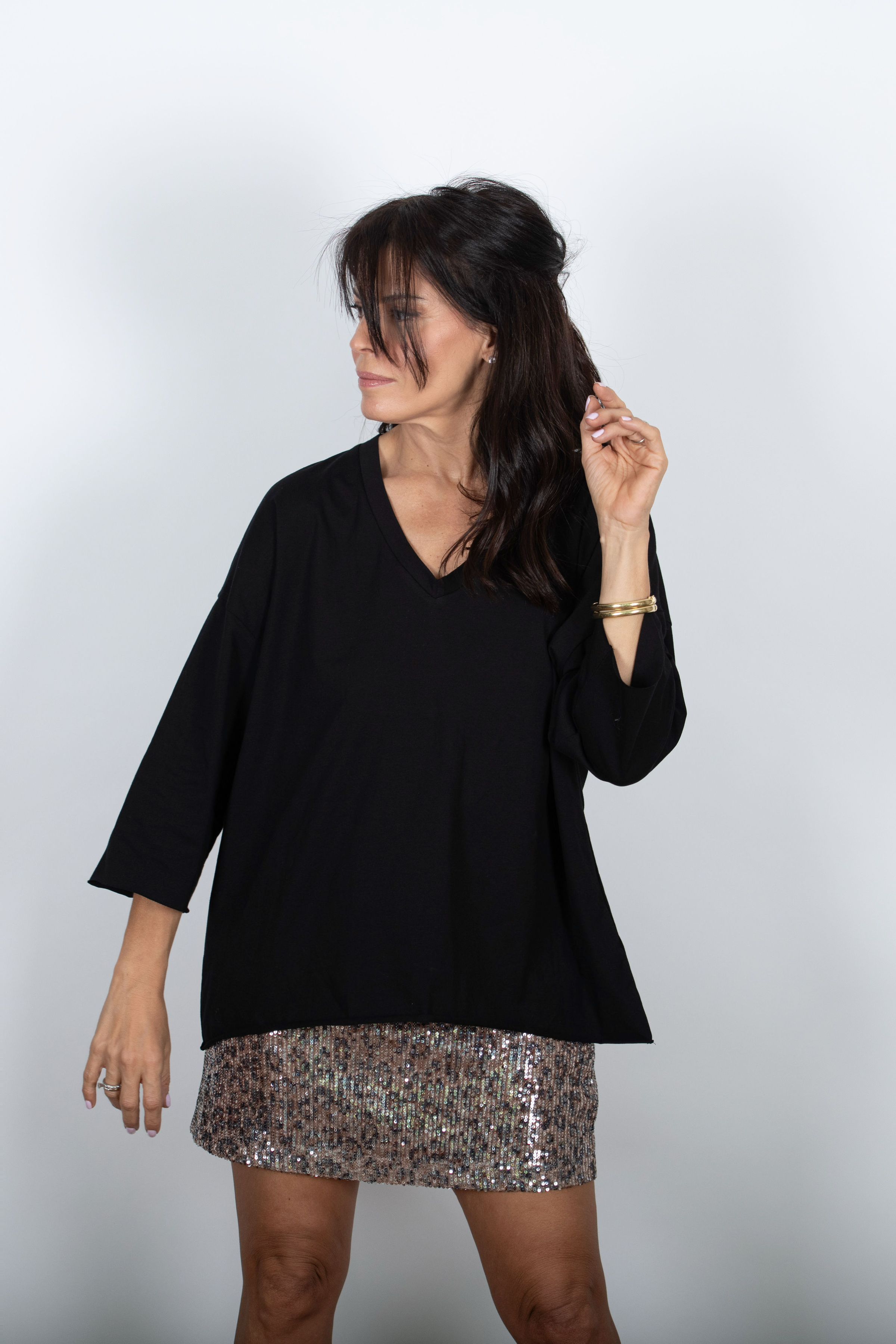 DANIEL שחורהV חולצה אוברסייז image 11