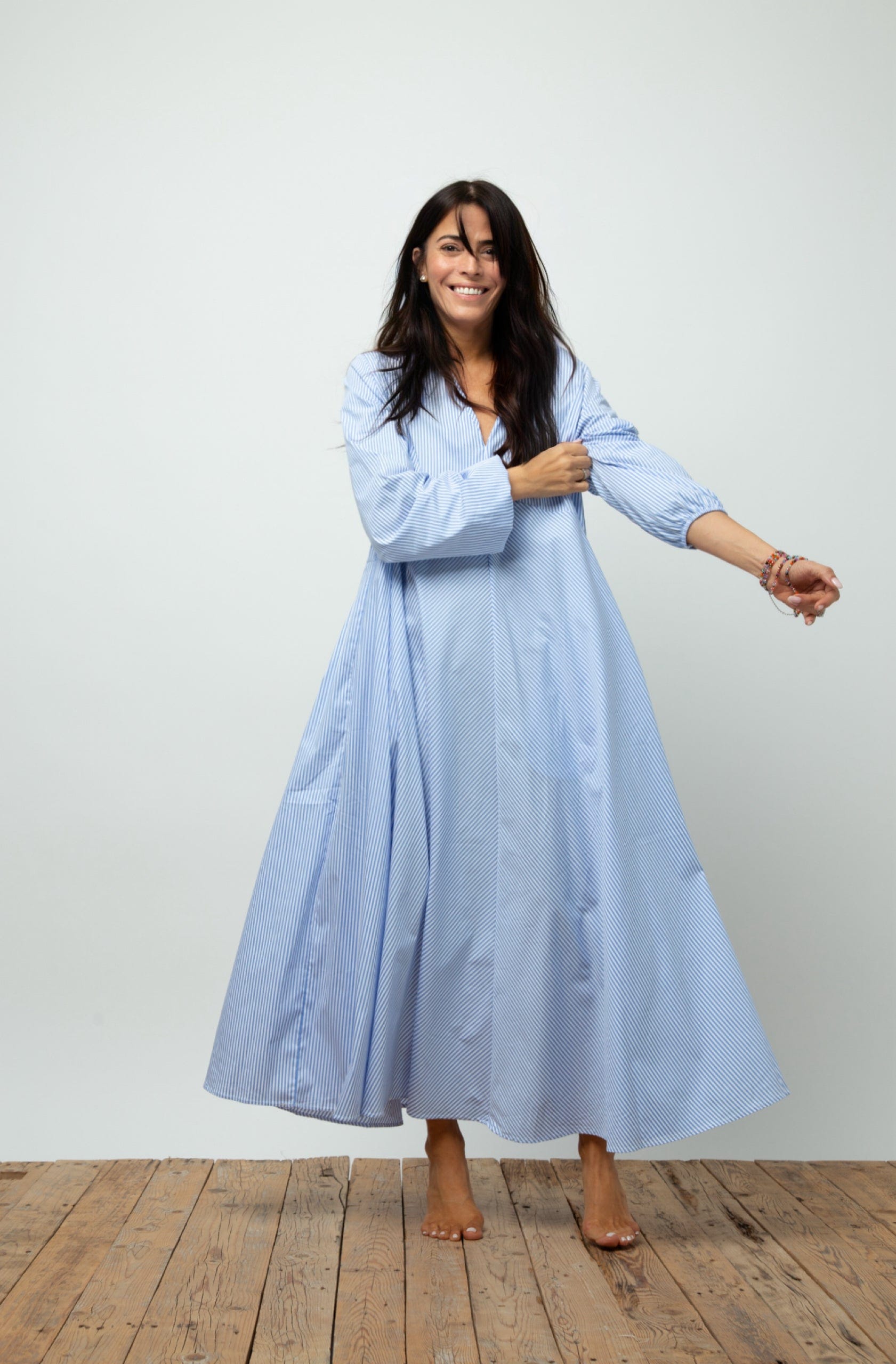 BRAY DRESS     שמלה אוברסייז פסים תכלת image 11