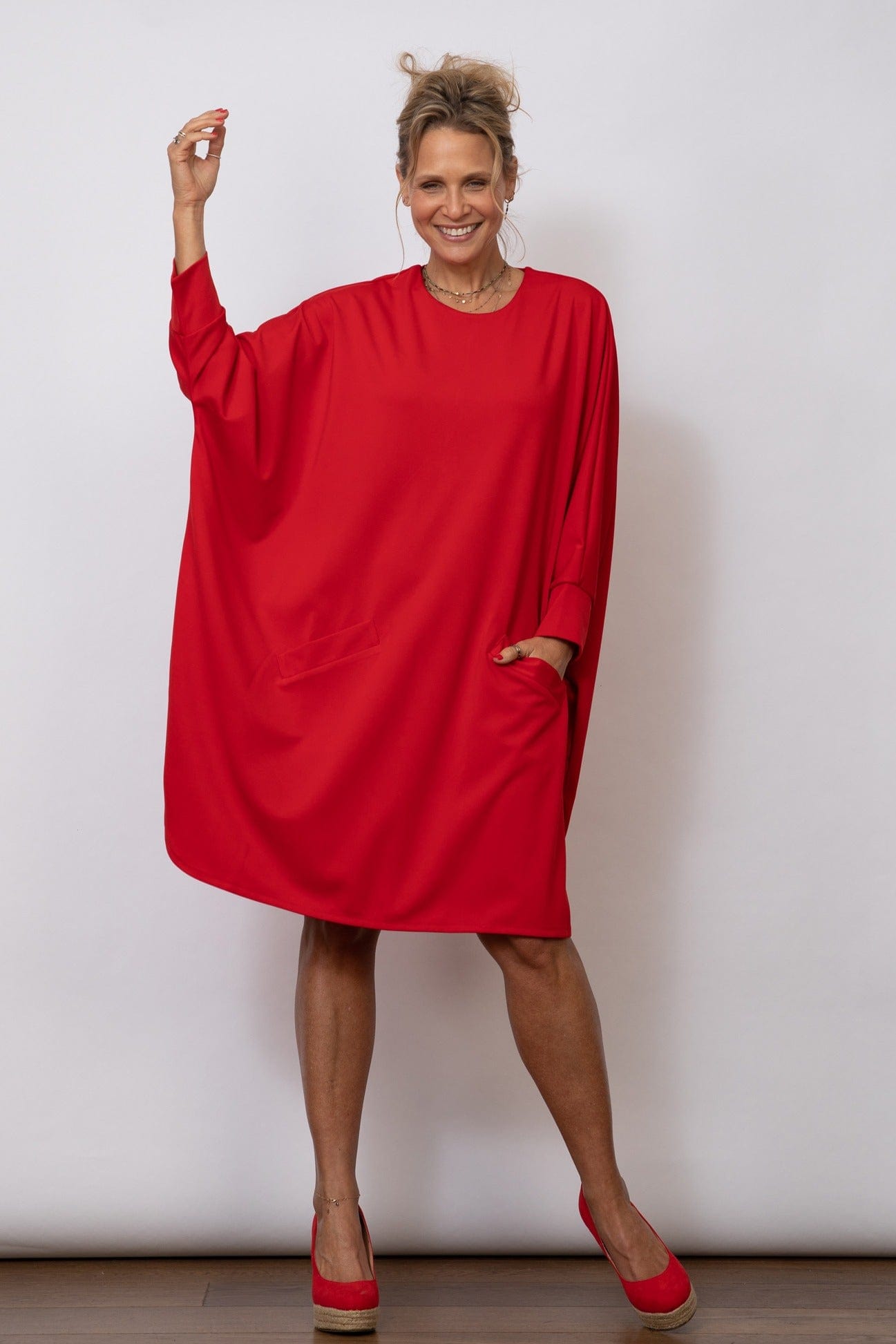 ERIS שמלה אדומה image 0