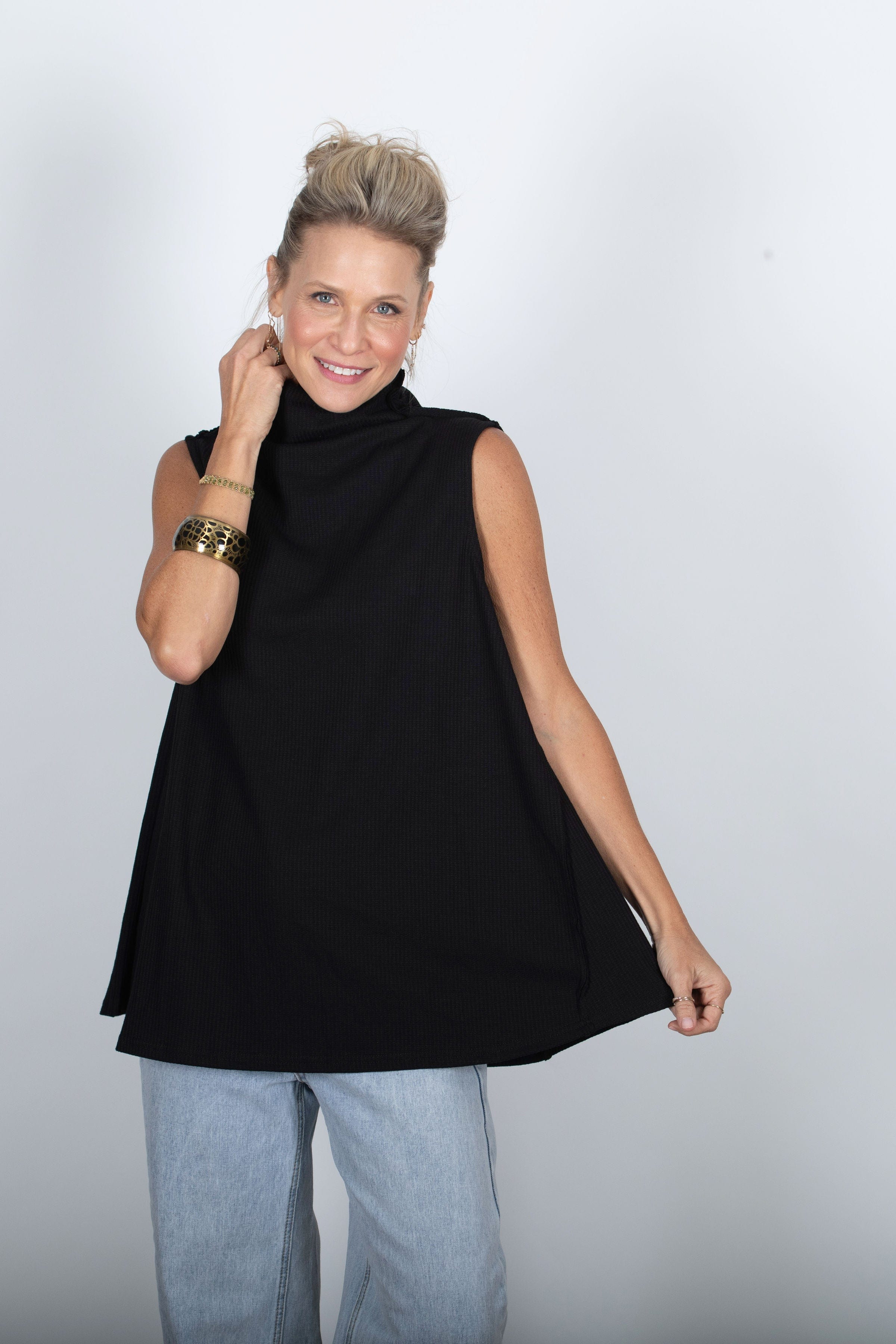 NOAM גופיית מיני גולף שחורה וופל image 1