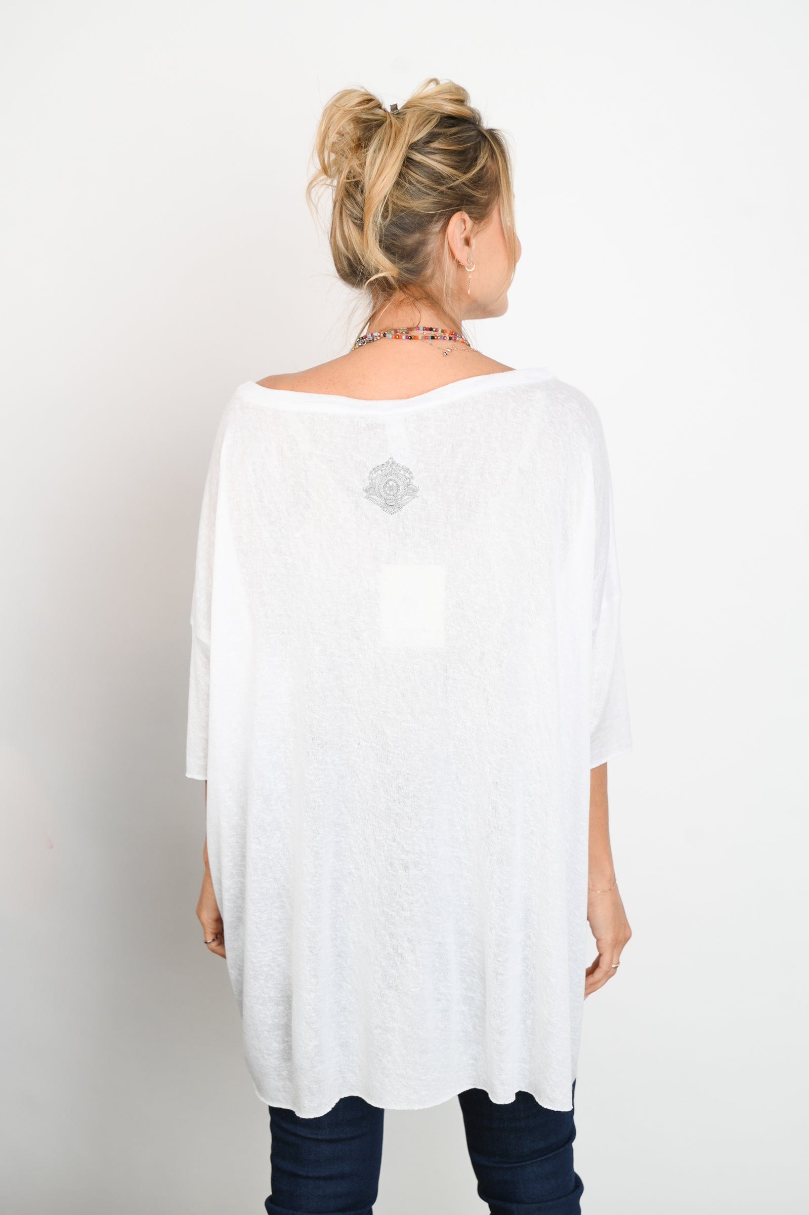 Lili חולצה לבנה אוברסייז image 7