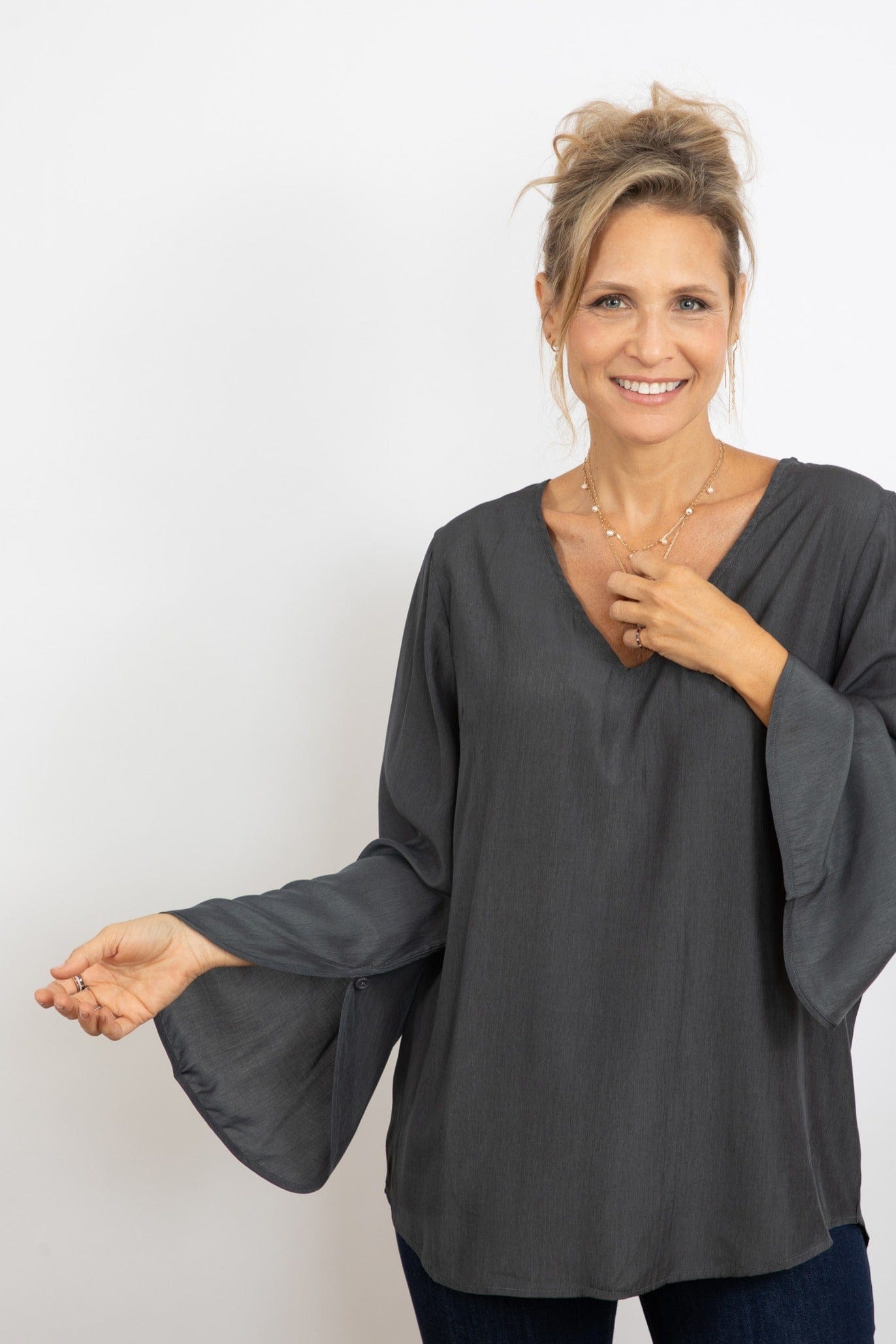 AVLON חולצה אפורה image 0