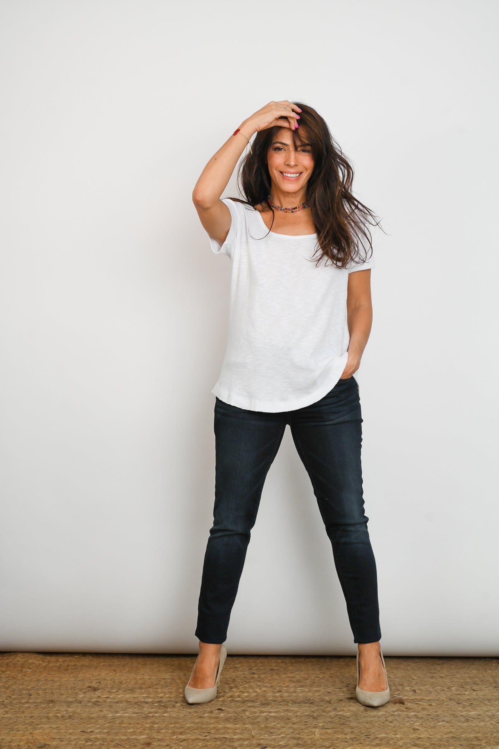 H SHIRT חולצה לבנה קצרה image 4