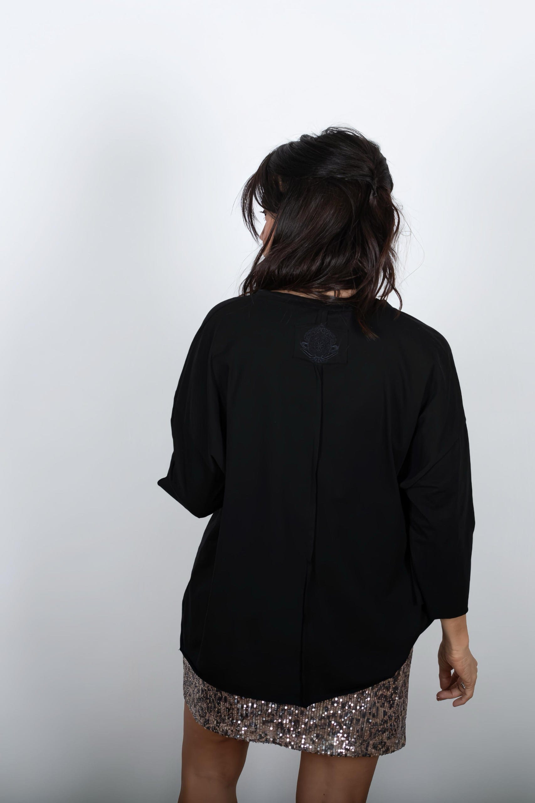 DANIEL שחורהV חולצה אוברסייז image 10