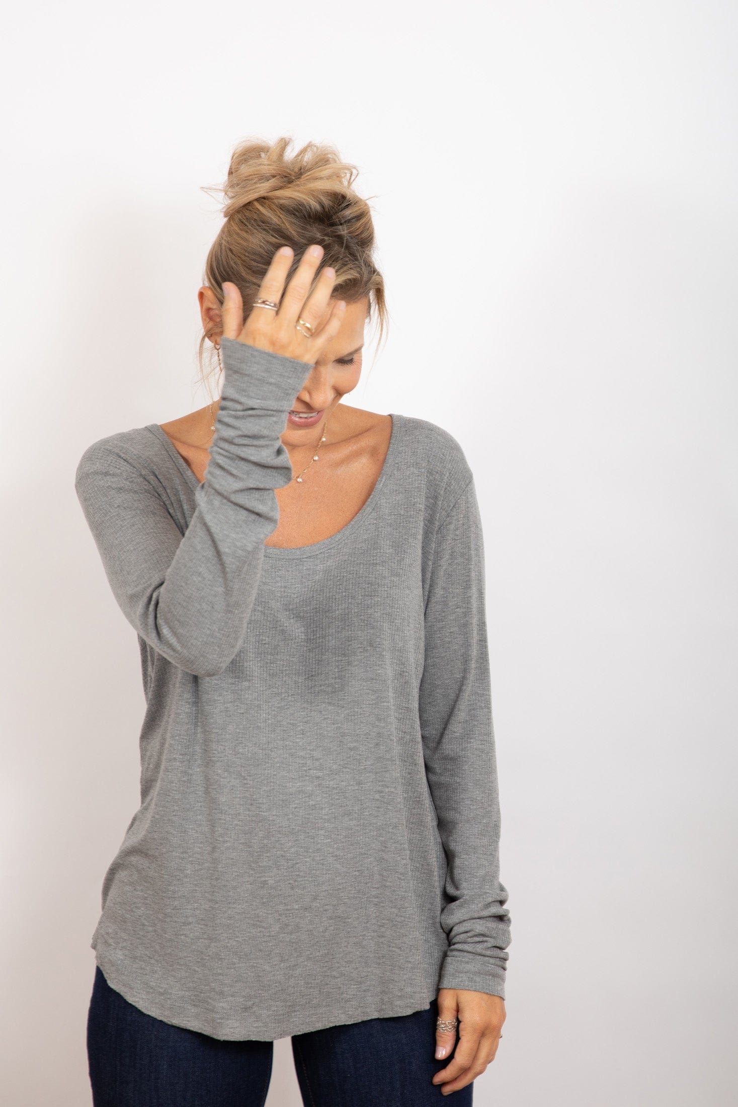 M SHIRT  חולצה אפורה בייסיק image 7