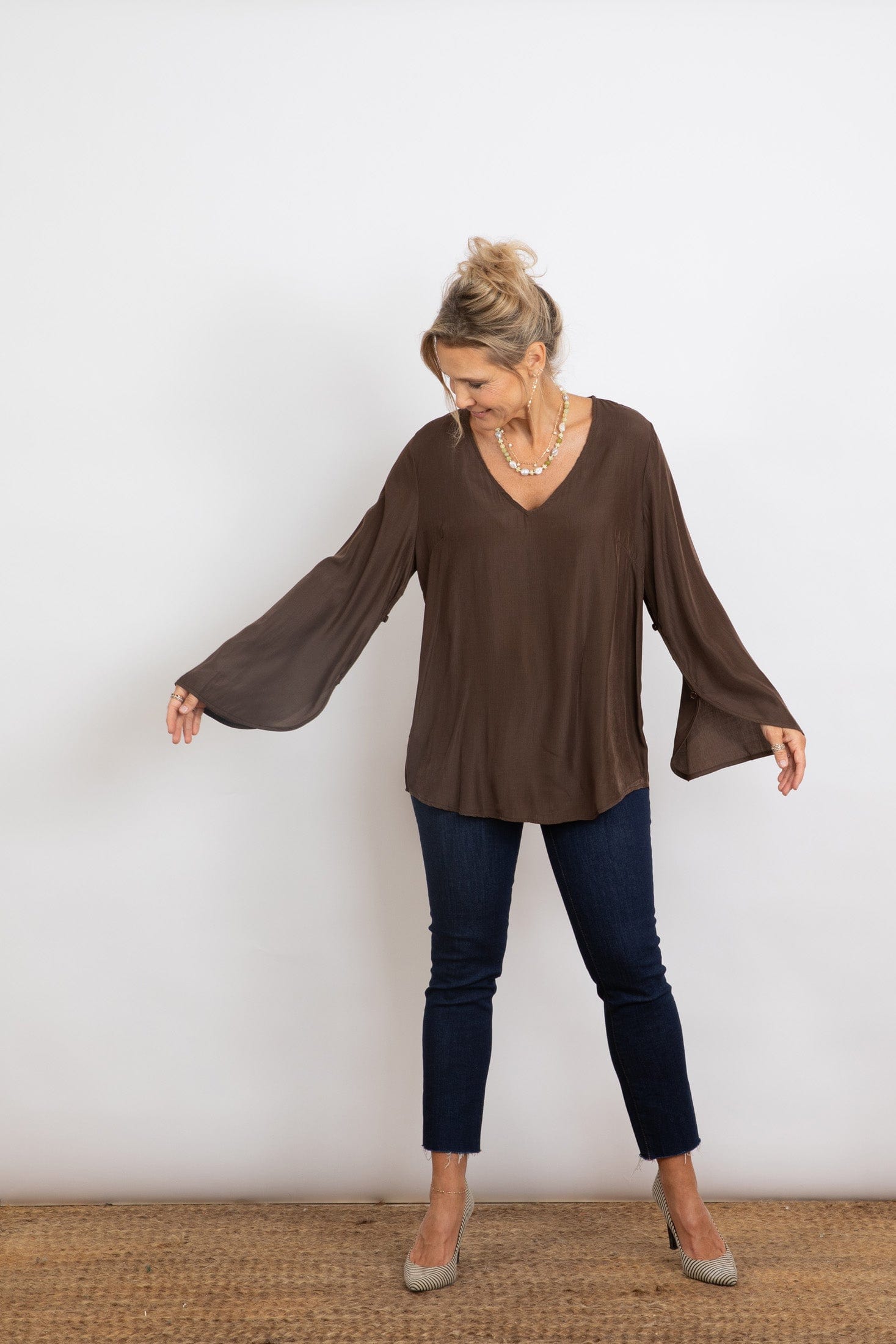 AVLON חולצה image 2