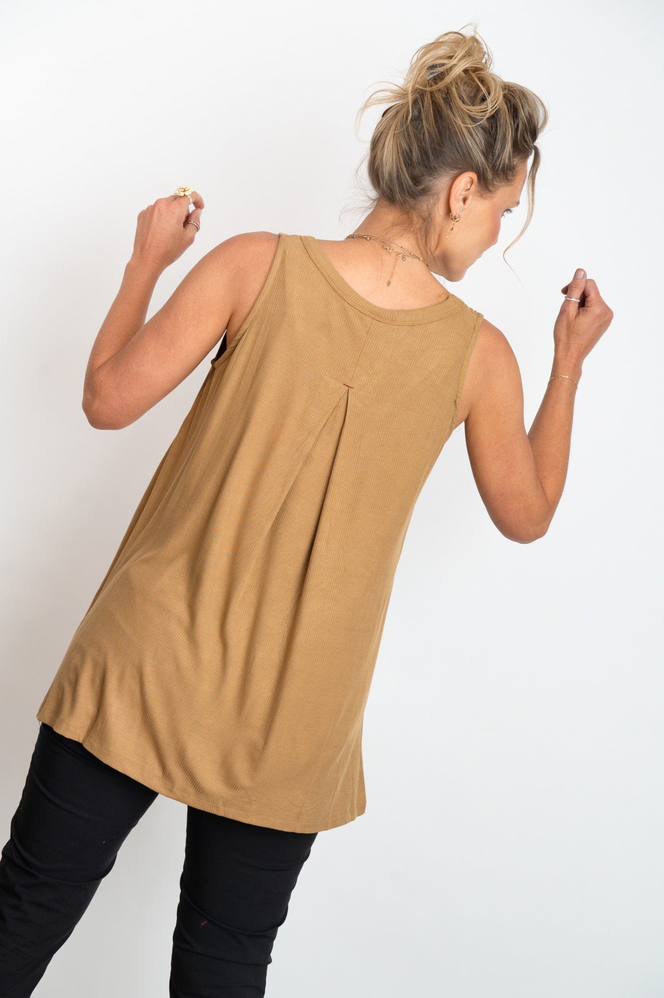 ME  V גופיה קאמל גזרה נפתחת image 2