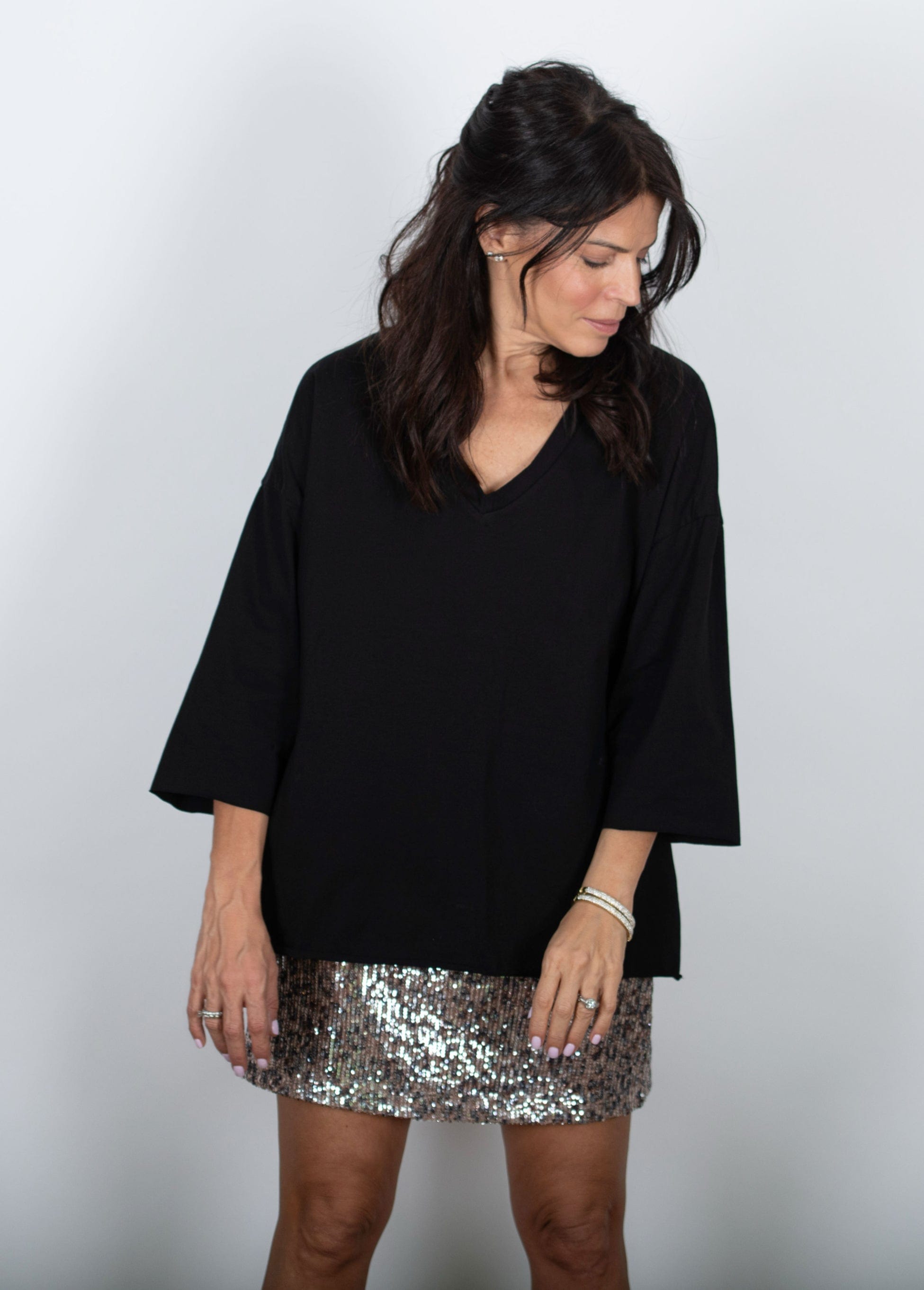 DANIEL שחורהV חולצה אוברסייז image 0