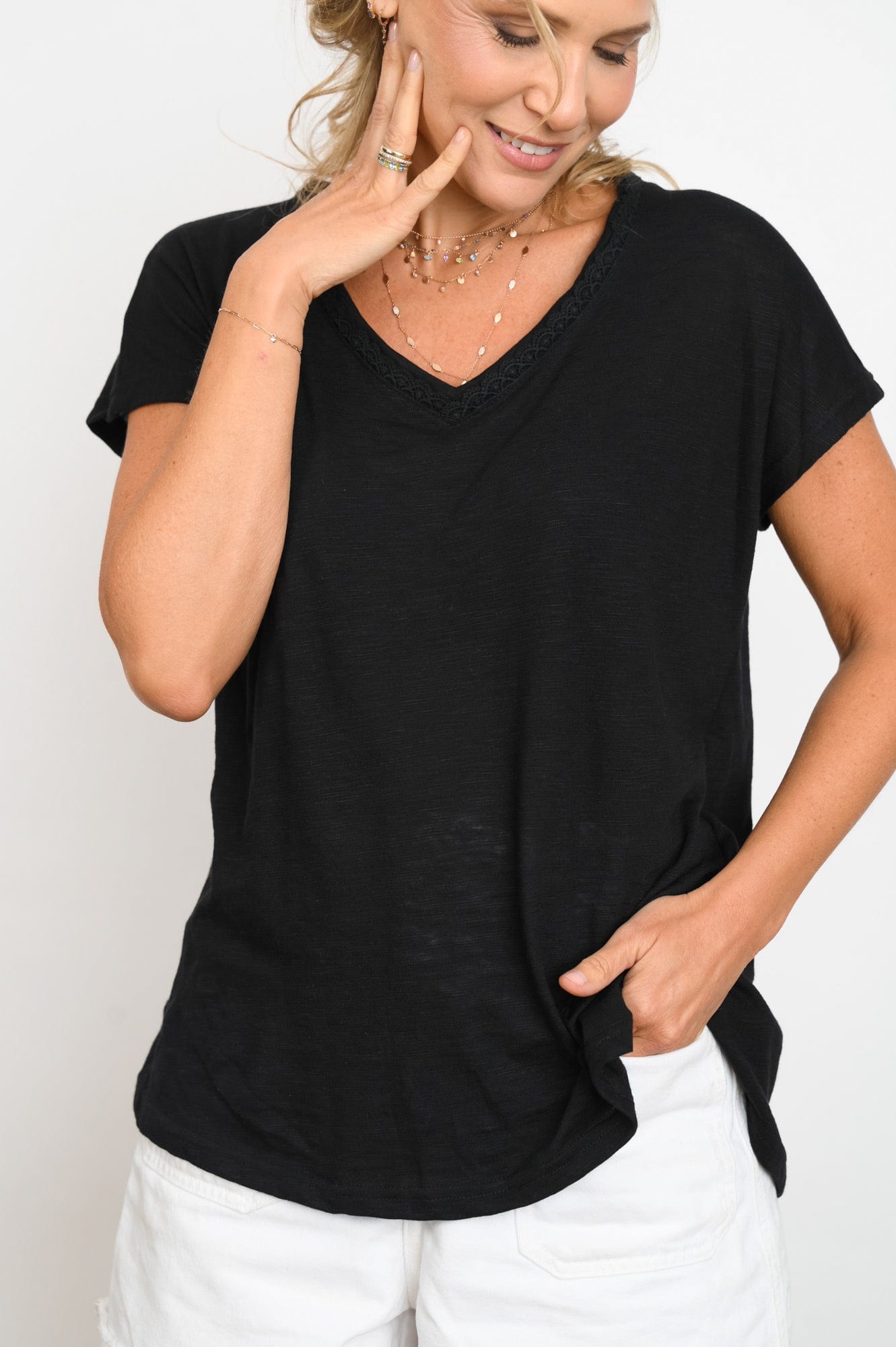 SAME V חולצה תחרה שחורה image 1