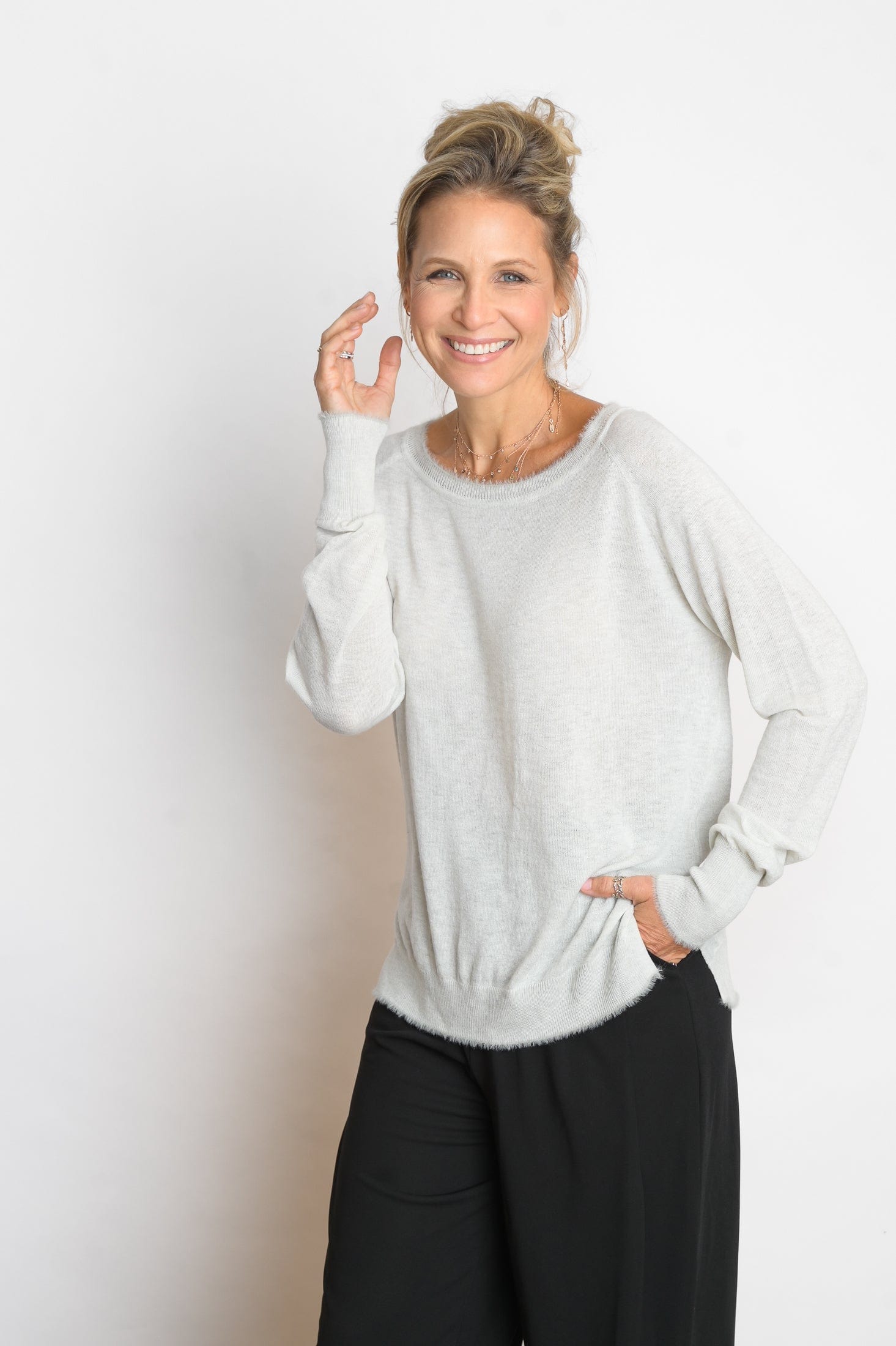 LIPSI סריג עגול אפורלבן מלאנז׳ image 2