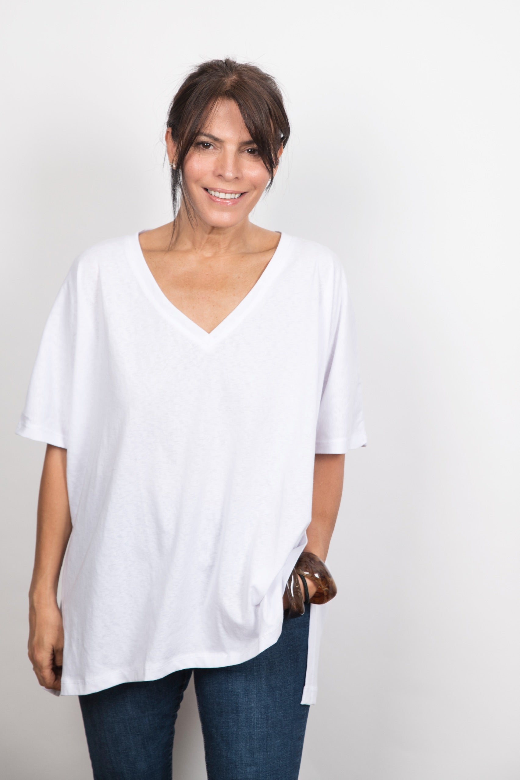 CLIO חולצה אוברסייז לבנה